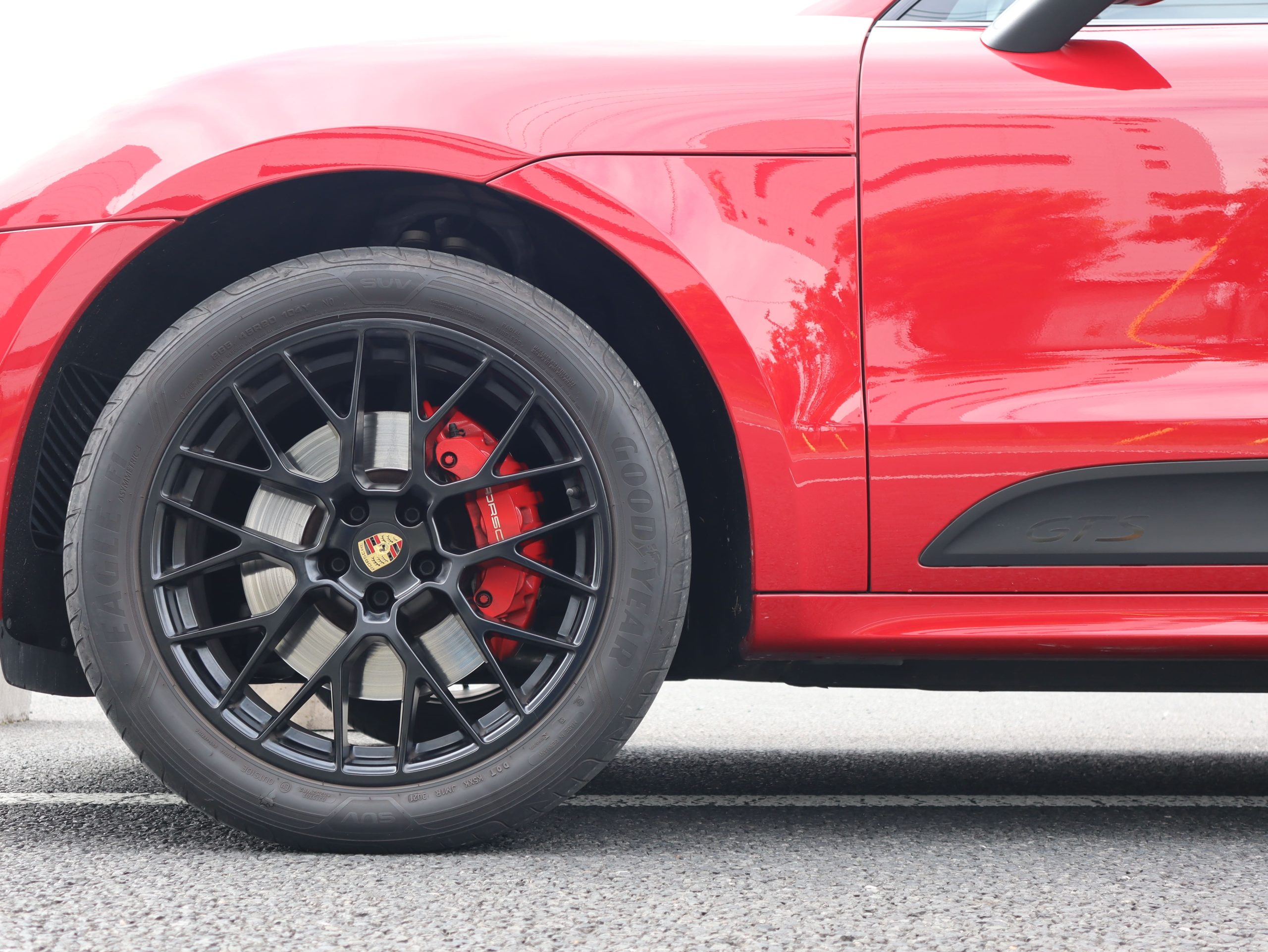 マカンGTS（Type1）<br>ツートンレザーインテリアパッケージ<br>スポーツエグゾーストシステム<br>ドライバーメモリーパッケージ<br>サラウンドビューモニター