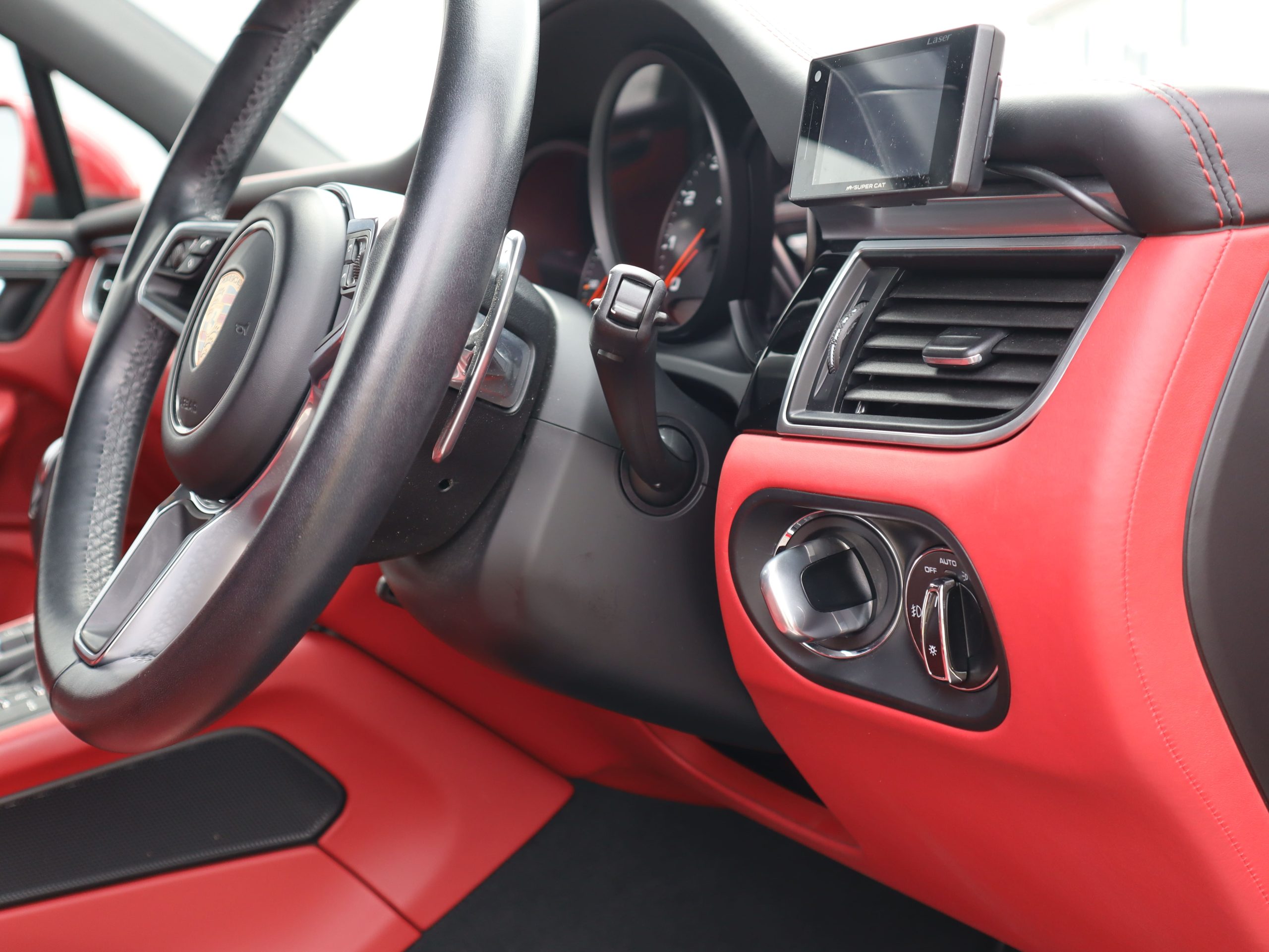 マカンGTS（Type1）<br>ツートンレザーインテリアパッケージ<br>スポーツエグゾーストシステム<br>ドライバーメモリーパッケージ<br>サラウンドビューモニター