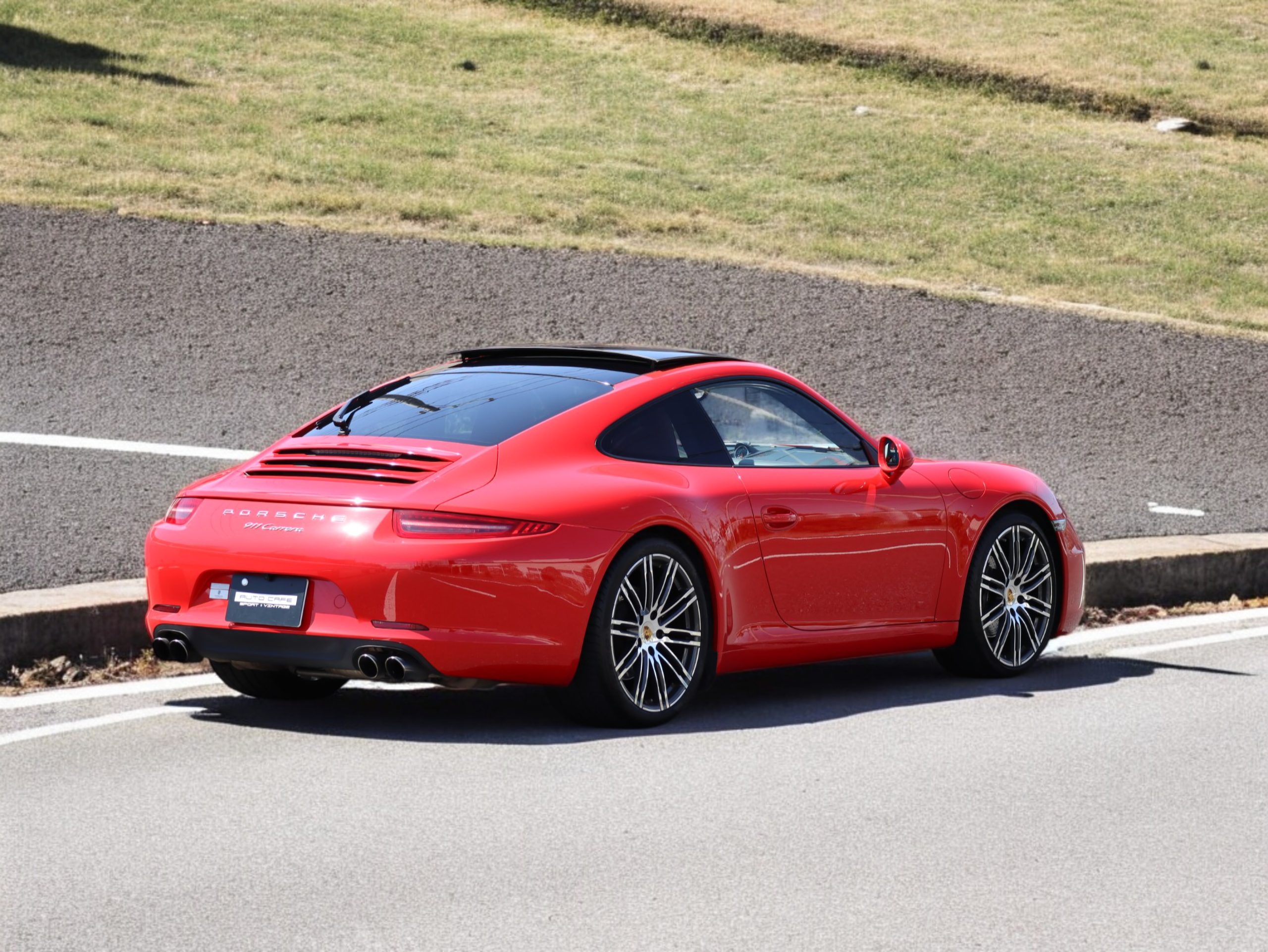 ポルシェ911カレラ（Type991.1）PDK<br>電動ガラスサンルーフ<br>スポーツエグゾーストシステム<br>スポーツクロノパッケージ<br>エレクトリックコントロールスポーツシート<br>BOSEサラウンドサウンドシステム