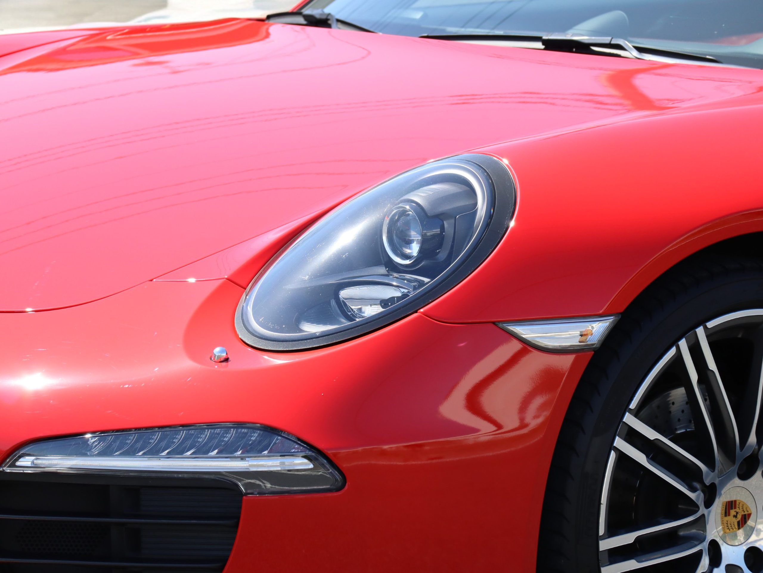 ポルシェ911カレラ（Type991.1）PDK<br>電動ガラスサンルーフ<br>スポーツエグゾーストシステム<br>スポーツクロノパッケージ<br>エレクトリックコントロールスポーツシート<br>BOSEサラウンドサウンドシステム
