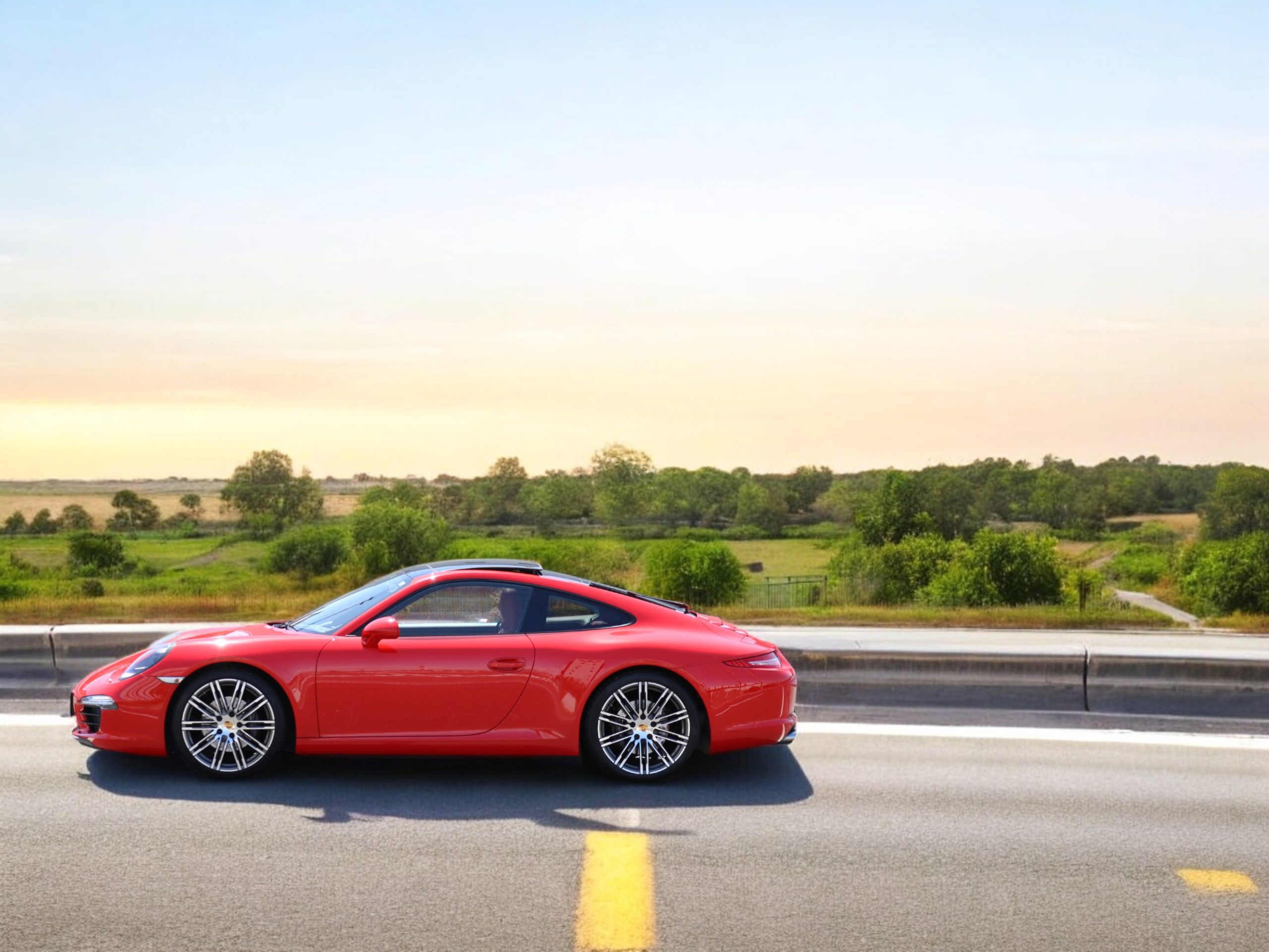 ポルシェ911カレラ（Type991.1）PDK<br>電動ガラスサンルーフ<br>スポーツエグゾーストシステム<br>スポーツクロノパッケージ<br>エレクトリックコントロールスポーツシート<br>BOSEサラウンドサウンドシステム