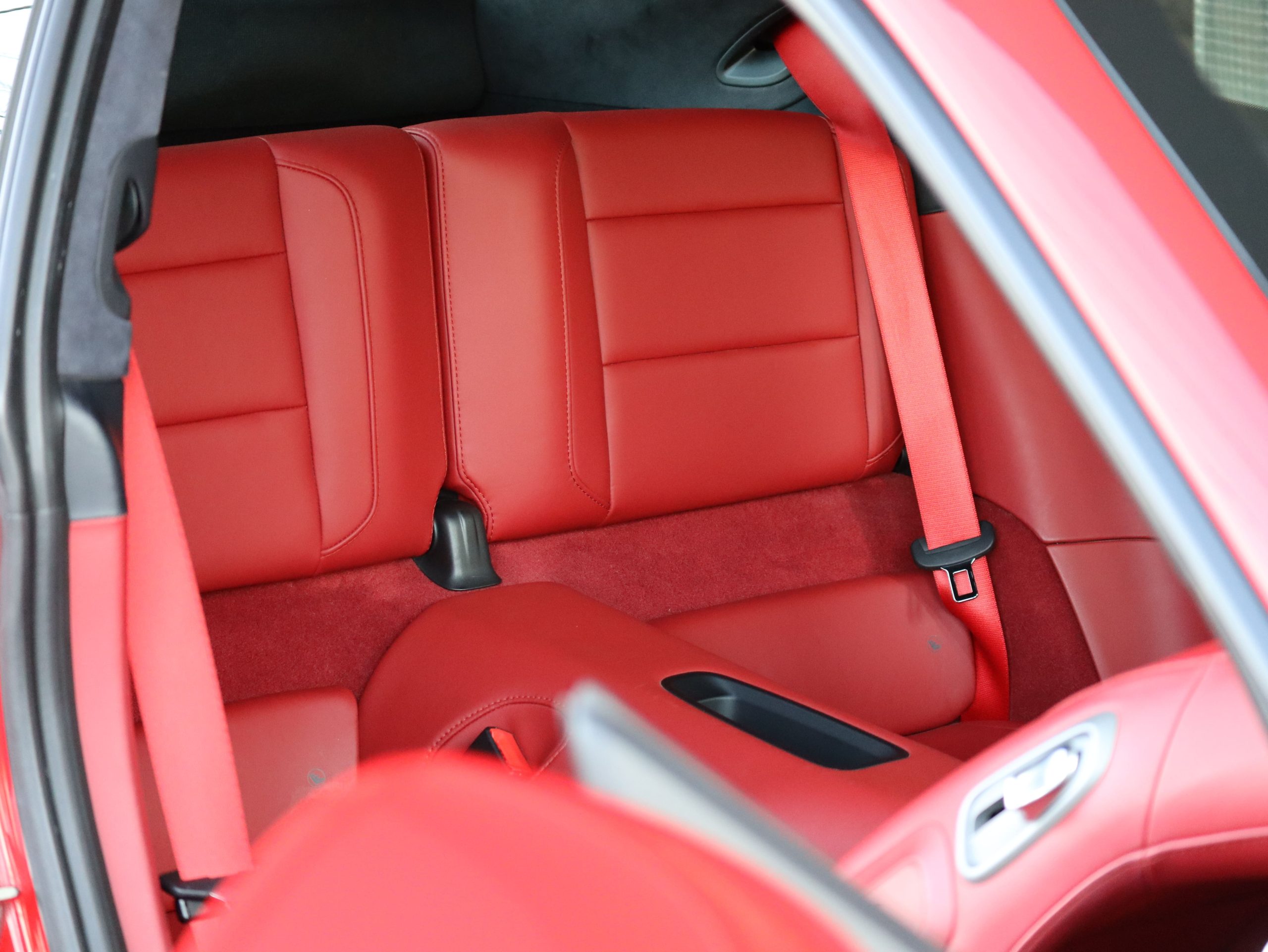 ポルシェ911カレラ（Type991.1）PDK<br>電動ガラスサンルーフ<br>スポーツエグゾーストシステム<br>スポーツクロノパッケージ<br>エレクトリックコントロールスポーツシート<br>BOSEサラウンドサウンドシステム