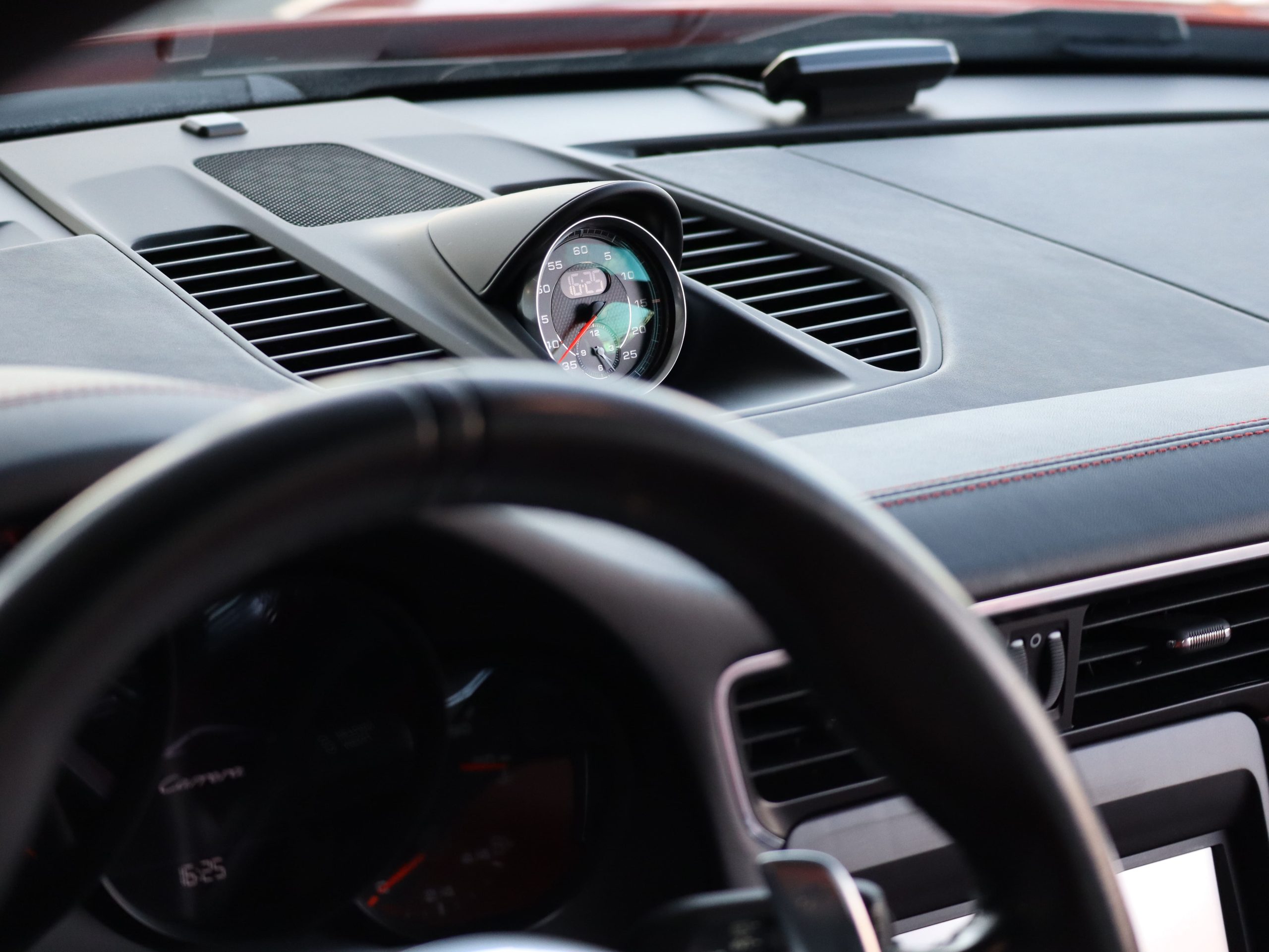 ポルシェ911カレラ（Type991.1）PDK<br>電動ガラスサンルーフ<br>スポーツエグゾーストシステム<br>スポーツクロノパッケージ<br>エレクトリックコントロールスポーツシート<br>BOSEサラウンドサウンドシステム