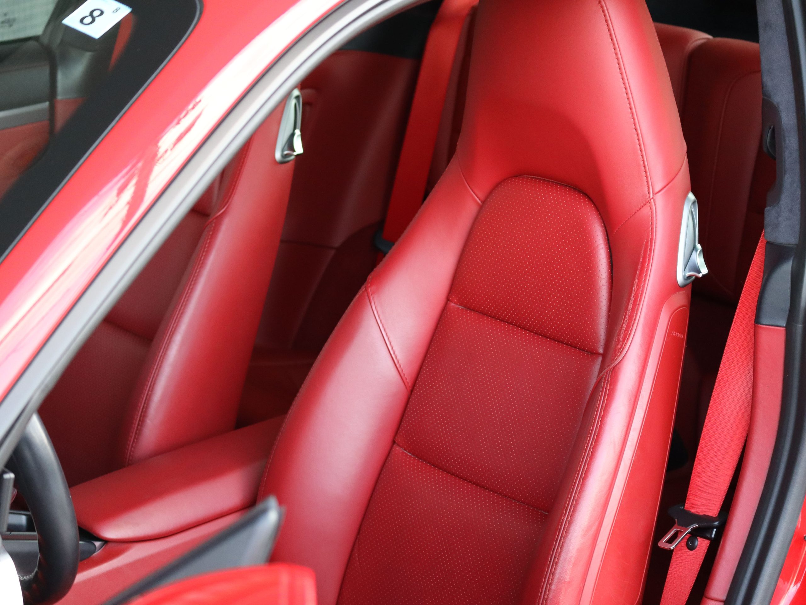 ポルシェ911カレラ（Type991.1）PDK<br>電動ガラスサンルーフ<br>スポーツエグゾーストシステム<br>スポーツクロノパッケージ<br>エレクトリックコントロールスポーツシート<br>BOSEサラウンドサウンドシステム
