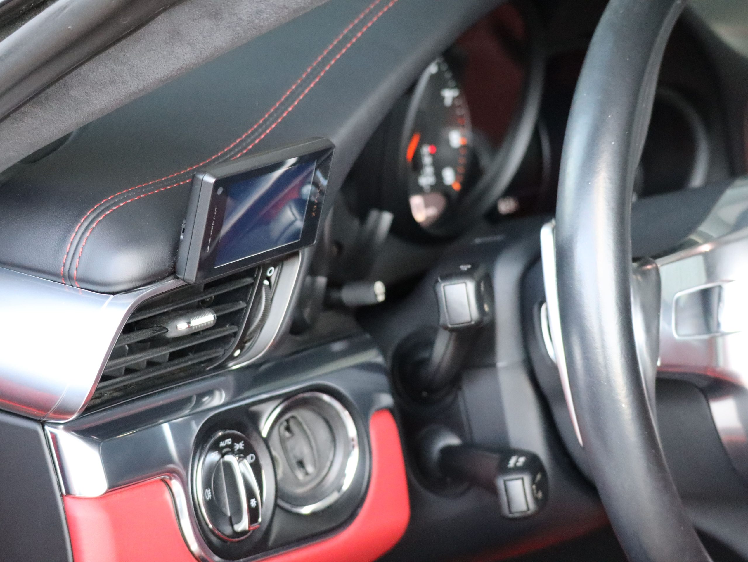 ポルシェ911カレラ（Type991.1）PDK<br>電動ガラスサンルーフ<br>スポーツエグゾーストシステム<br>スポーツクロノパッケージ<br>エレクトリックコントロールスポーツシート<br>BOSEサラウンドサウンドシステム