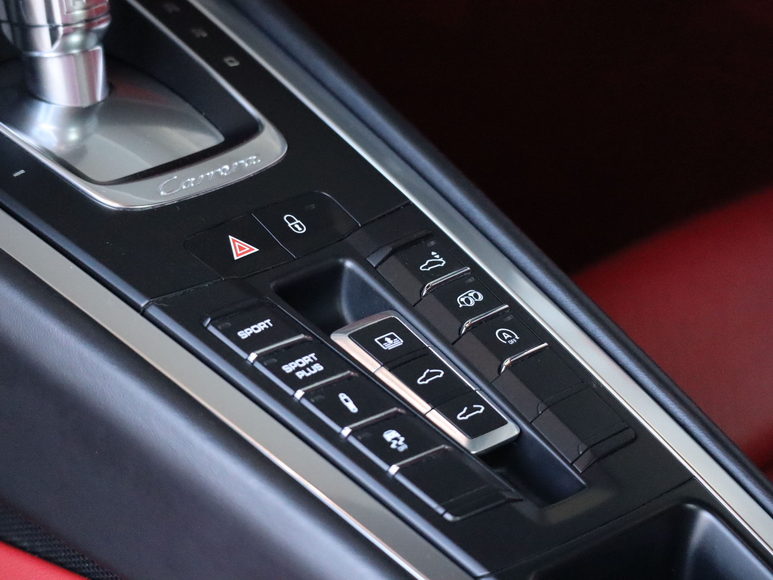 ポルシェ911カレラ（Type991.1）PDK<br>電動ガラスサンルーフ<br>スポーツエグゾーストシステム<br>スポーツクロノパッケージ<br>エレクトリックコントロールスポーツシート<br>BOSEサラウンドサウンドシステム