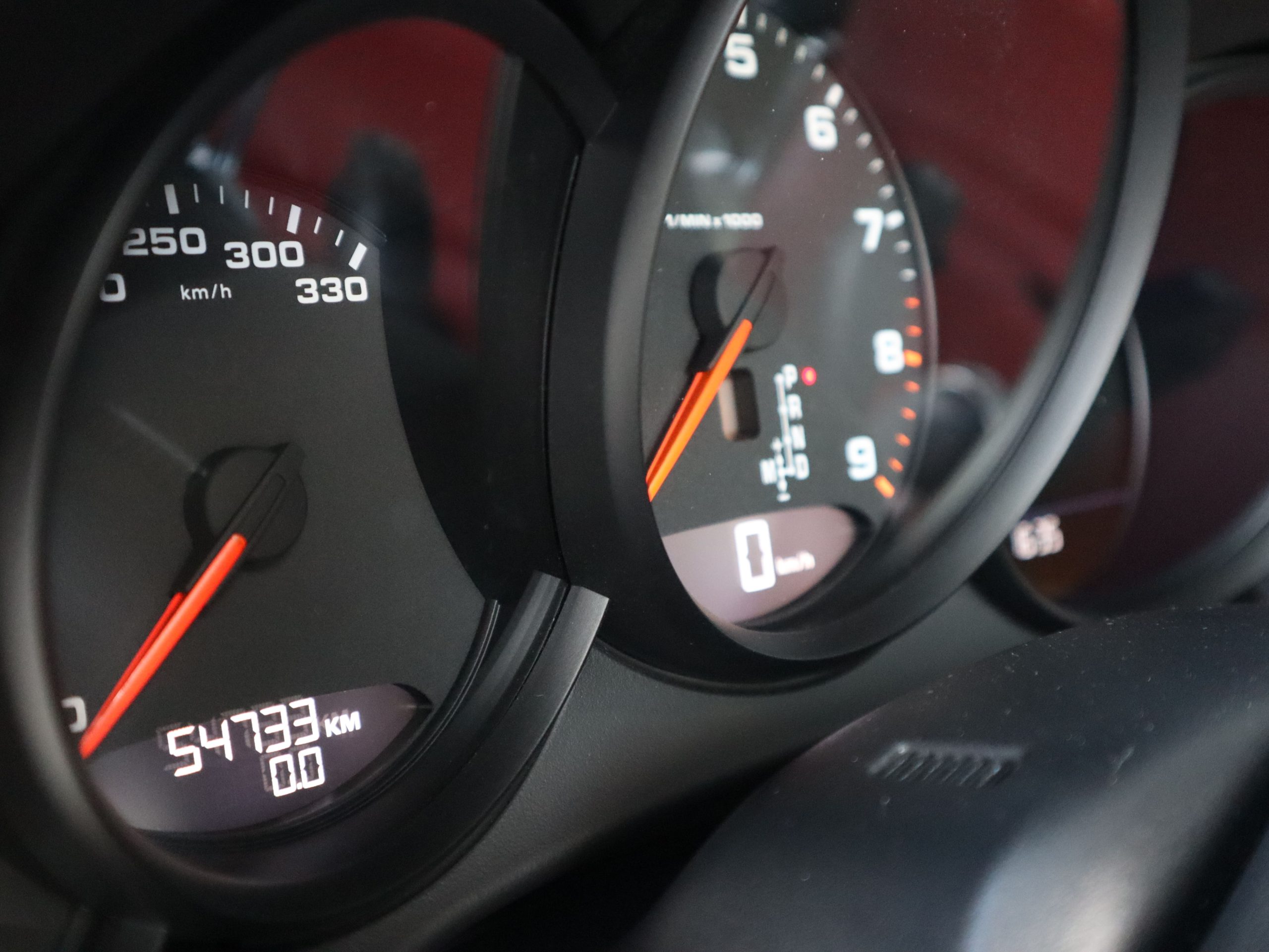 ポルシェ911カレラ（Type991.1）PDK<br>電動ガラスサンルーフ<br>スポーツエグゾーストシステム<br>スポーツクロノパッケージ<br>エレクトリックコントロールスポーツシート<br>BOSEサラウンドサウンドシステム