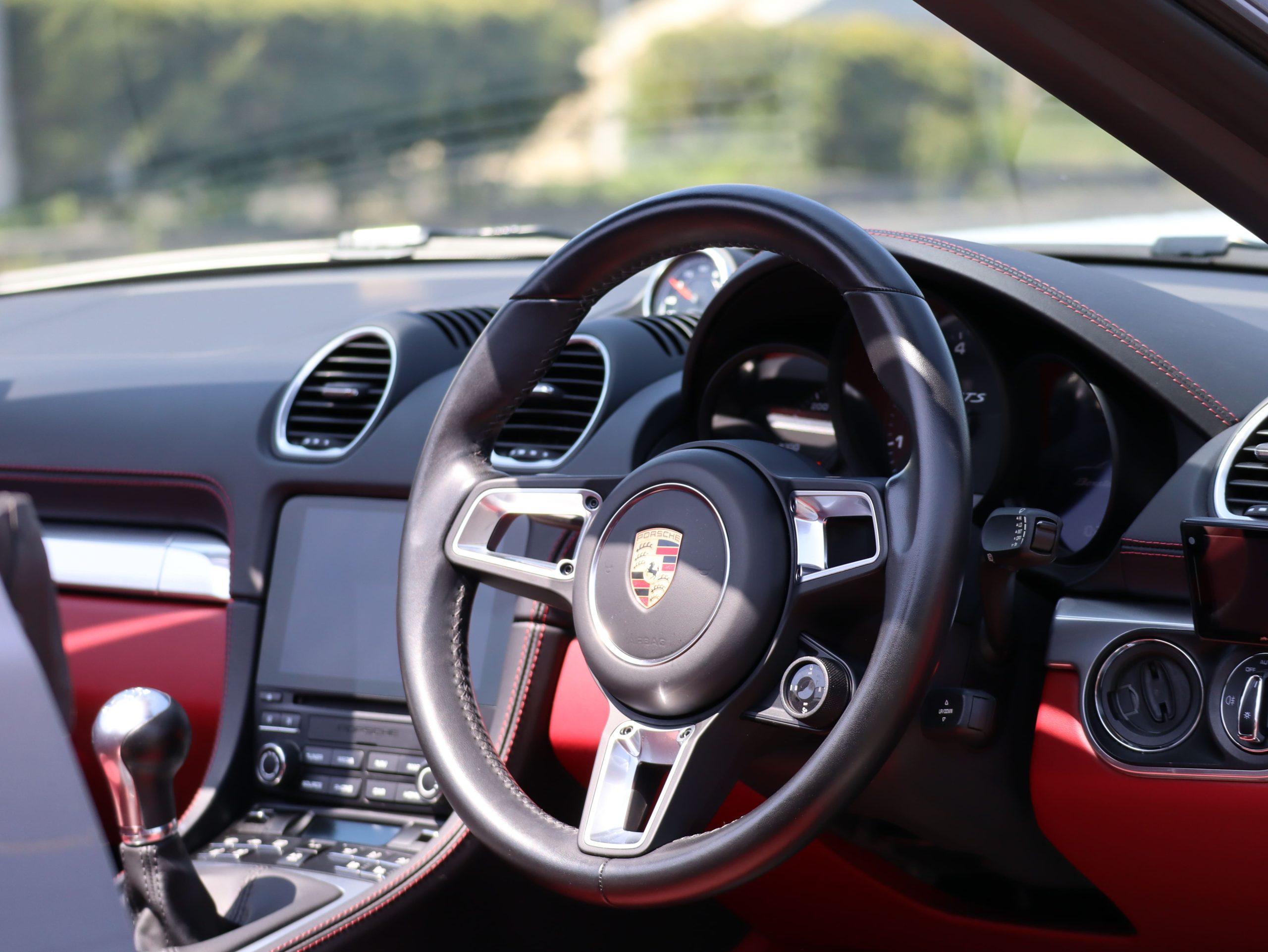 ポルシェ718ボクスターGTS4.0（Type982）6MT<br>ツートンレザーインテリア<br>スポーツクロノパッケージ<br>シートベンチレーション<br>PDLS+含むLEDヘッドライト<br>エンボス加工ヘッドレスト
