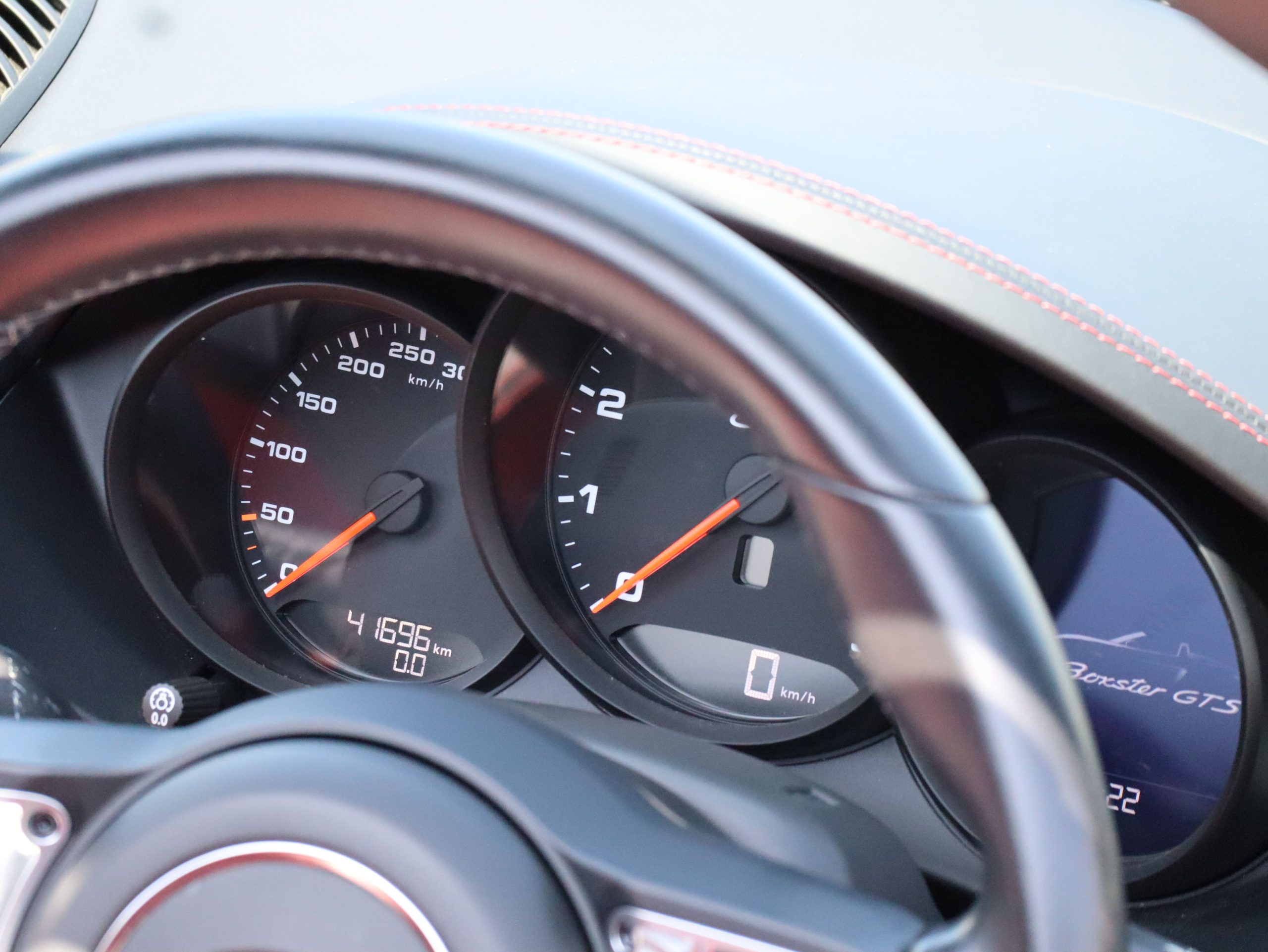 ポルシェ718ボクスターGTS4.0（Type982）6MT<br>ツートンレザーインテリア<br>スポーツクロノパッケージ<br>シートベンチレーション<br>PDLS+含むLEDヘッドライト<br>エンボス加工ヘッドレスト