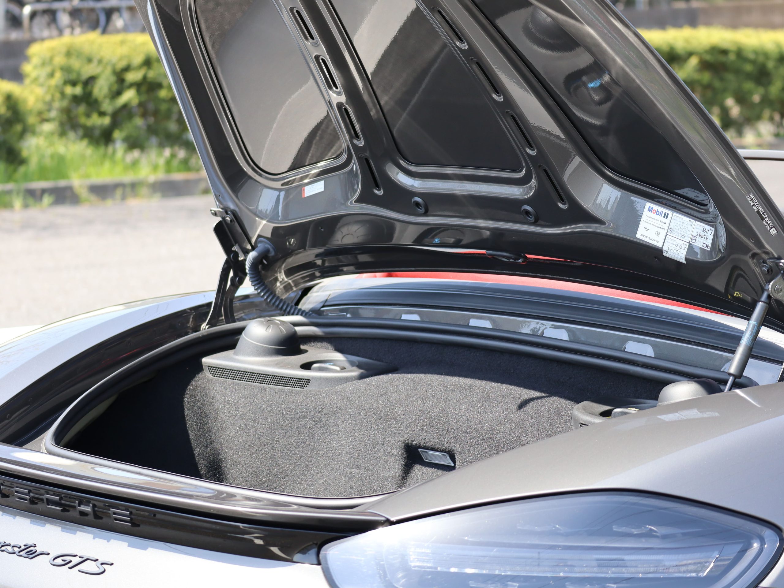 ポルシェ718ボクスターGTS4.0（Type982）6MT<br>ツートンレザーインテリア<br>スポーツクロノパッケージ<br>シートベンチレーション<br>PDLS+含むLEDヘッドライト<br>エンボス加工ヘッドレスト