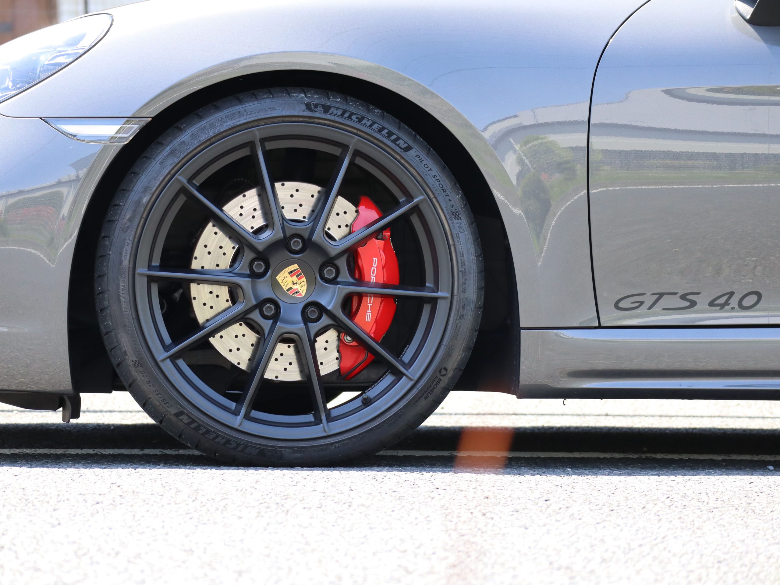 ポルシェ718ボクスターGTS4.0（Type982）6MT<br>ツートンレザーインテリア<br>スポーツクロノパッケージ<br>シートベンチレーション<br>PDLS+含むLEDヘッドライト<br>エンボス加工ヘッドレスト