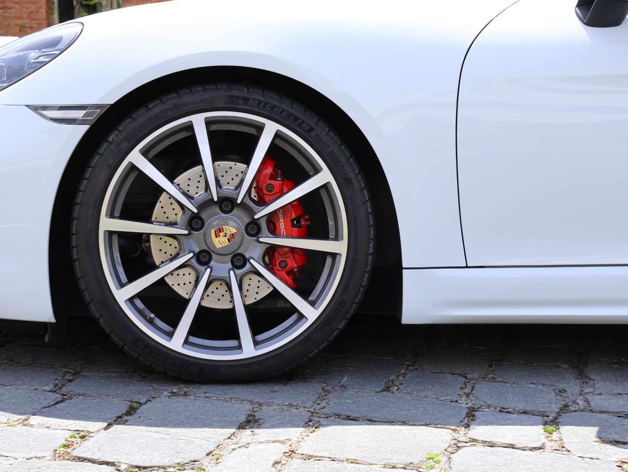 ポルシェ718ボクスターS（Type982）PDK<br>レッドレザーインテリア<br>スポーツクロノパッケージ<br>スポーツエグゾーストシステム<br>シートベンチレーション<br>PDLS+含むLEDヘッドライト
