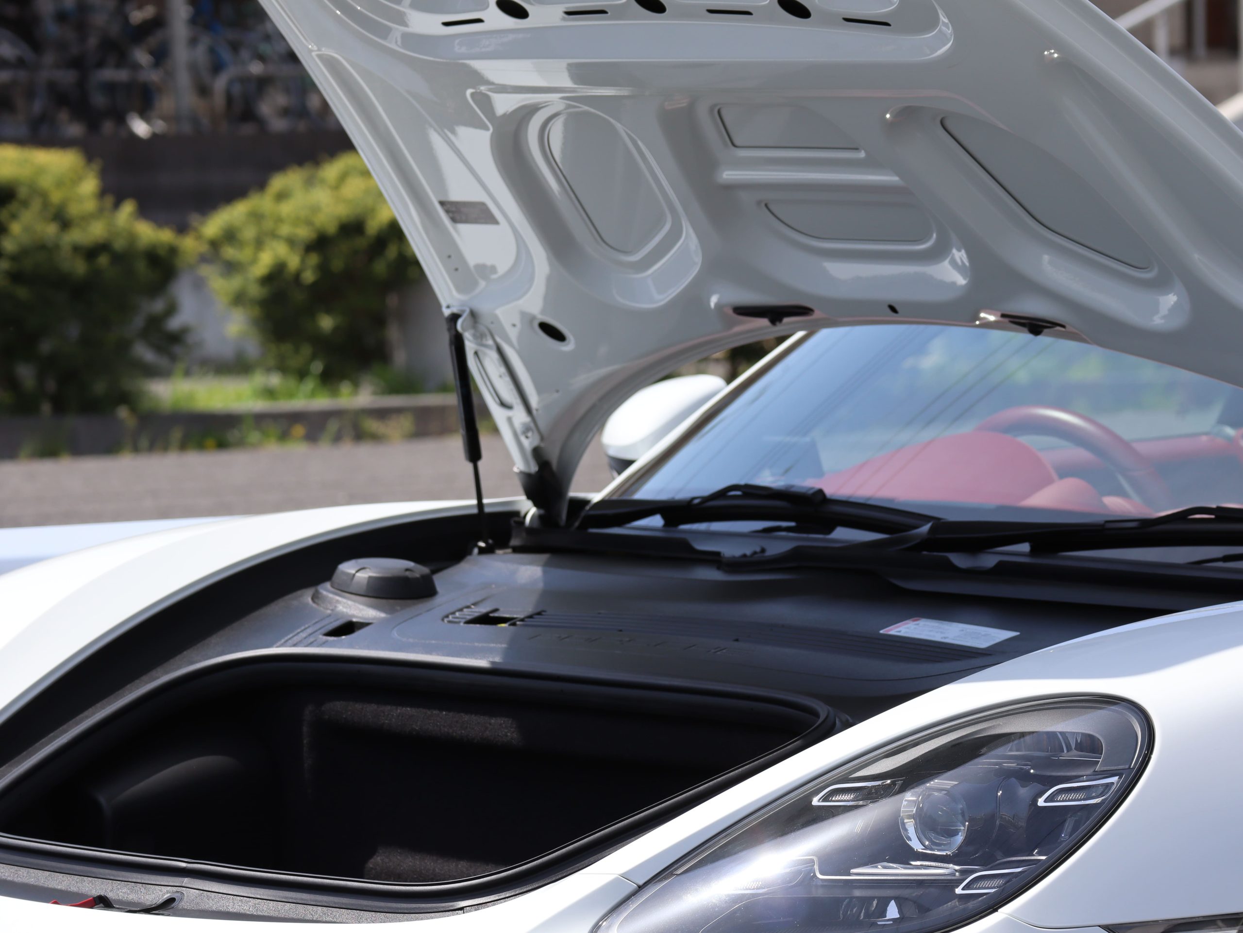 ポルシェ718ボクスターS（Type982）PDK<br>レッドレザーインテリア<br>スポーツクロノパッケージ<br>スポーツエグゾーストシステム<br>シートベンチレーション<br>PDLS+含むLEDヘッドライト