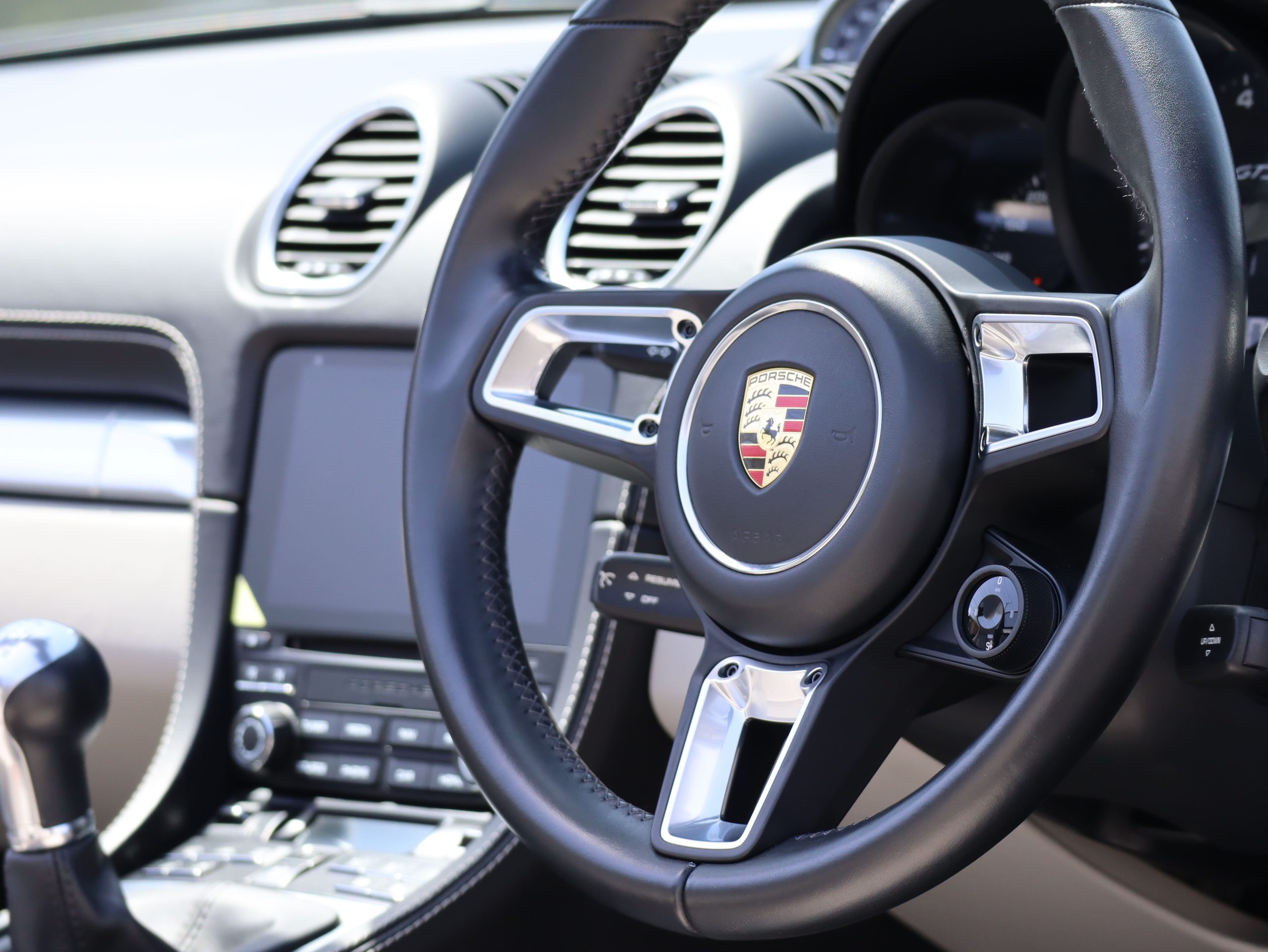 ポルシェ718ボクスターGTS4.0（Type982）6MT<br>ツートンレザーインテリア<br>スポーツクロノパッケージ<br>スポーツエグゾーストシステム<br>シートベンチレーション<br>レーンチェンジアシスト
