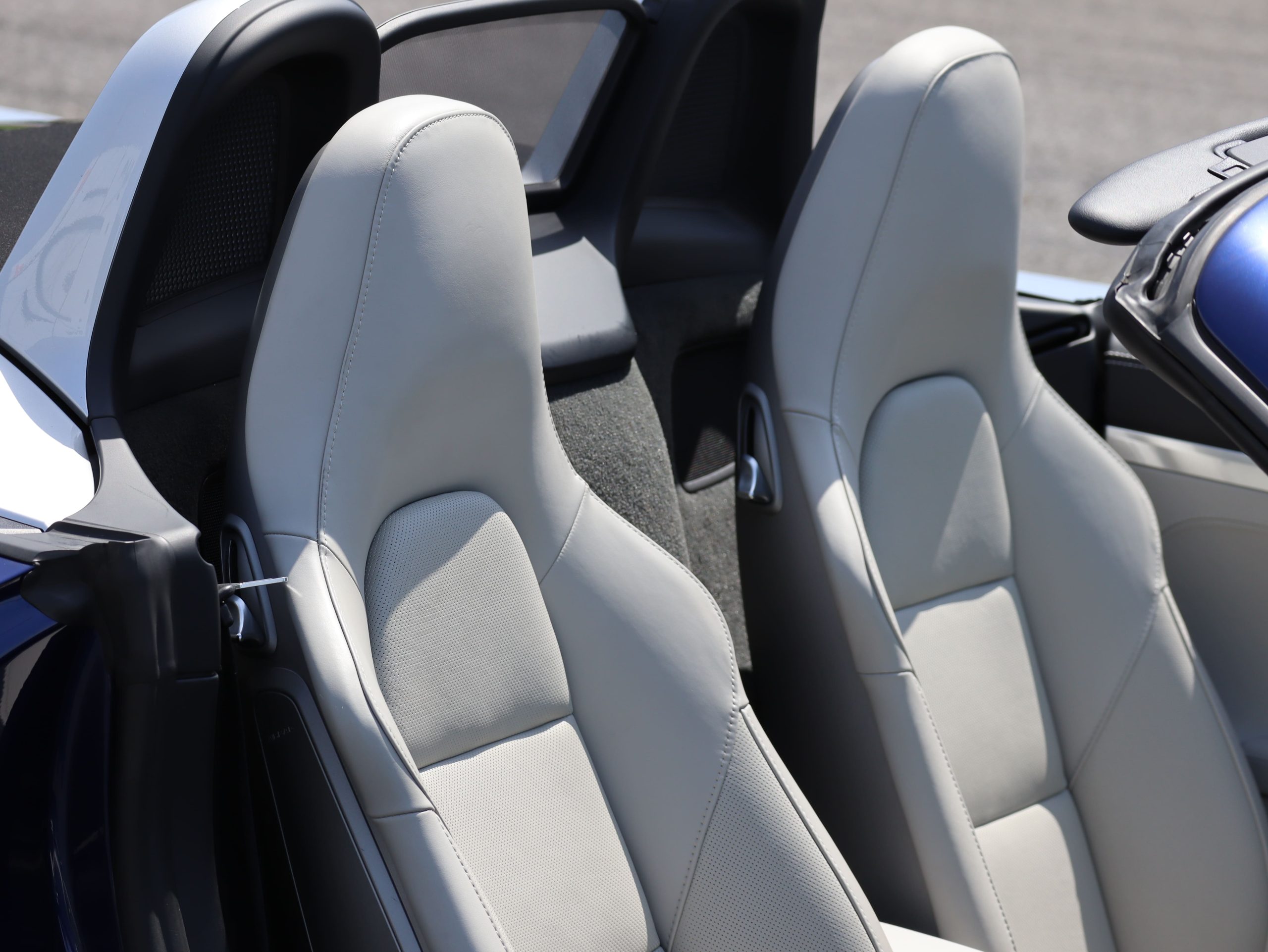 ポルシェ718ボクスターGTS4.0（Type982）6MT<br>ツートンレザーインテリア<br>スポーツクロノパッケージ<br>スポーツエグゾーストシステム<br>シートベンチレーション<br>レーンチェンジアシスト
