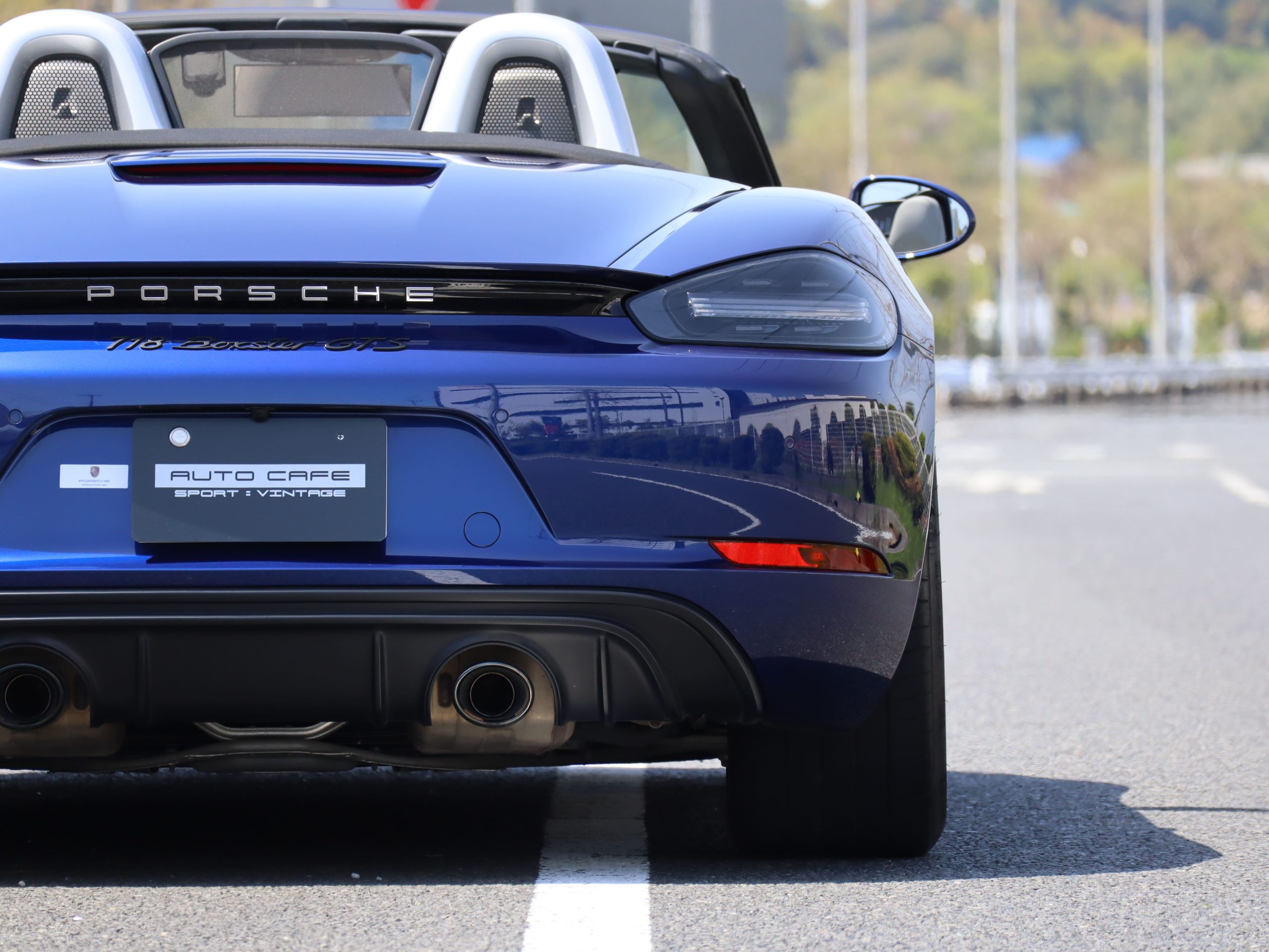 ポルシェ718ボクスターGTS4.0（Type982）6MT<br>ツートンレザーインテリア<br>スポーツクロノパッケージ<br>スポーツエグゾーストシステム<br>シートベンチレーション<br>レーンチェンジアシスト