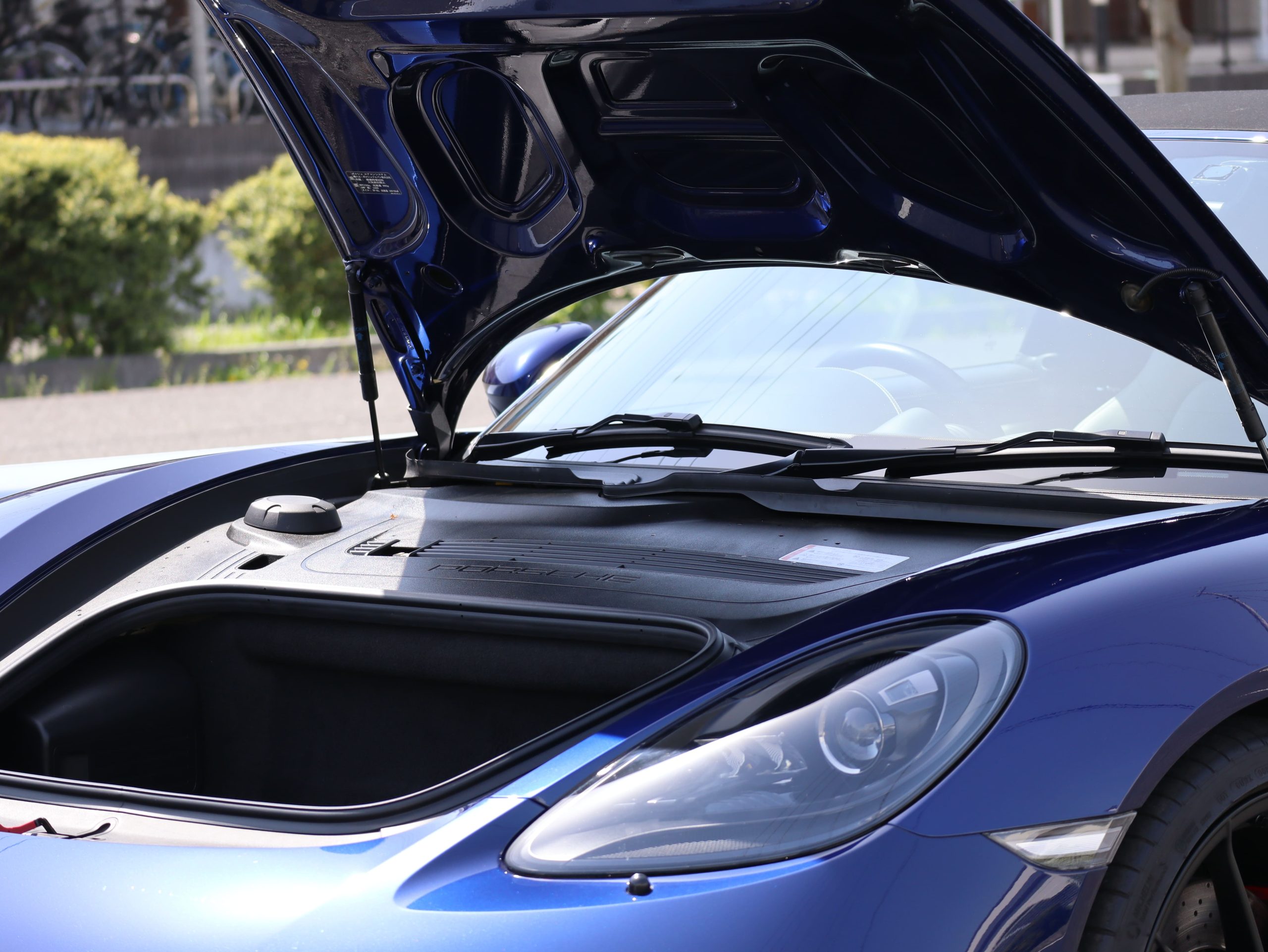 ポルシェ718ボクスターGTS4.0（Type982）6MT<br>ツートンレザーインテリア<br>スポーツクロノパッケージ<br>スポーツエグゾーストシステム<br>シートベンチレーション<br>レーンチェンジアシスト