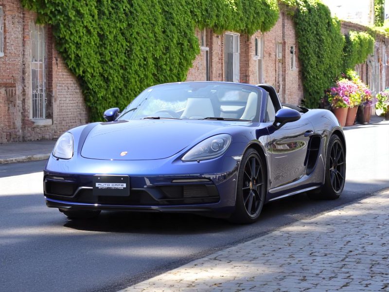 ポルシェ718ボクスターGTS4.0（Type982）6MT<br>ツートンレザーインテリア<br>スポーツクロノパッケージ<br>スポーツエグゾーストシステム<br>シートベンチレーション<br>レーンチェンジアシスト