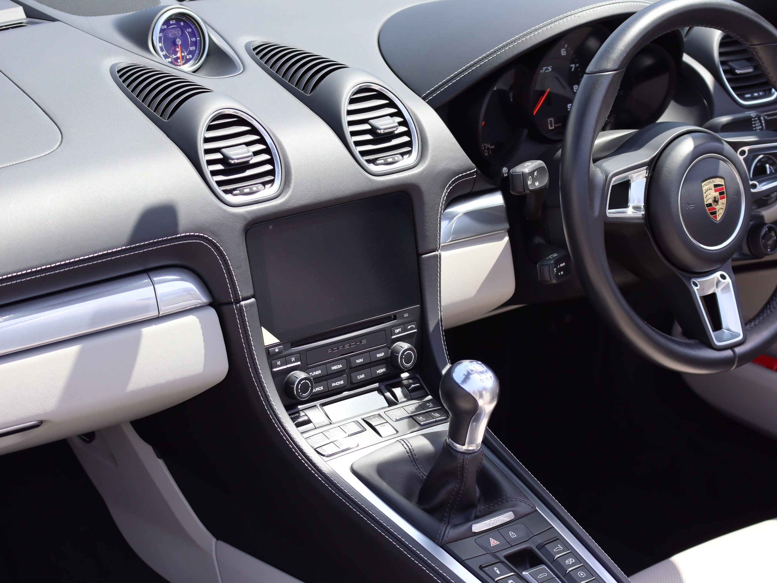 ポルシェ718ボクスターGTS4.0（Type982）6MT<br>ツートンレザーインテリア<br>スポーツクロノパッケージ<br>スポーツエグゾーストシステム<br>シートベンチレーション<br>レーンチェンジアシスト