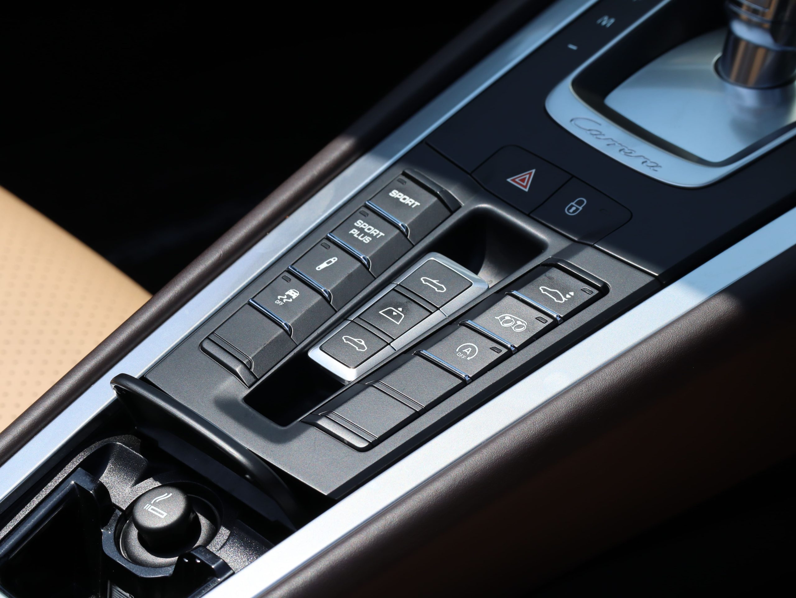 ポルシェ911カレラS カブリオレ（Type991.1）PDK<br>PTSカラー:クリームホワイト<br>エクスクルーシブマニュファクチャー<br>スポーツエグゾーストシステム<br>スポーツクロノパッケージ<br>マルチファンクションステアリング