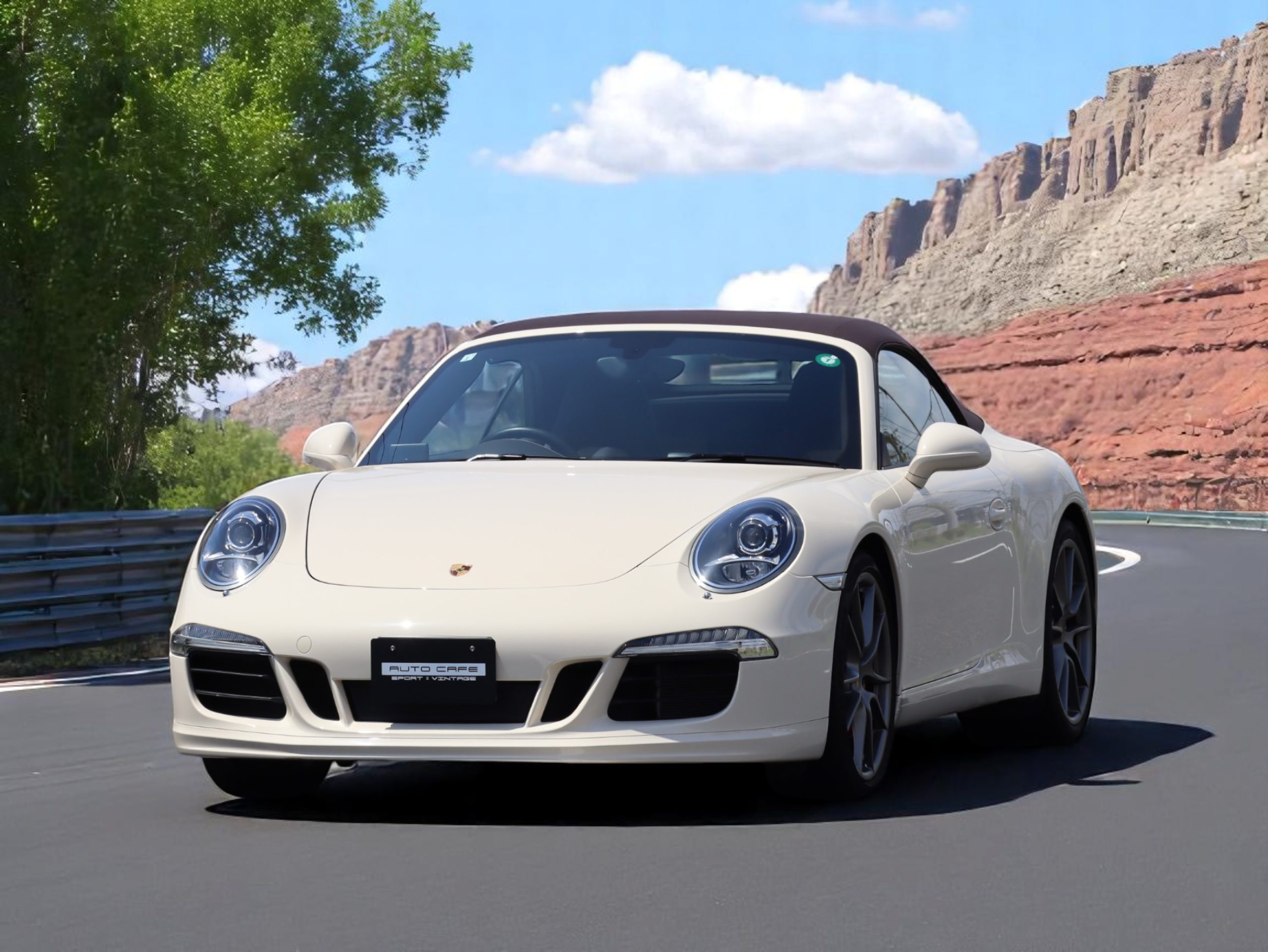 ポルシェ911カレラS カブリオレ（Type991.1）PDK<br>PTSカラー:クリームホワイト<br>エクスクルーシブマニュファクチャー<br>スポーツエグゾーストシステム<br>スポーツクロノパッケージ<br>マルチファンクションステアリング