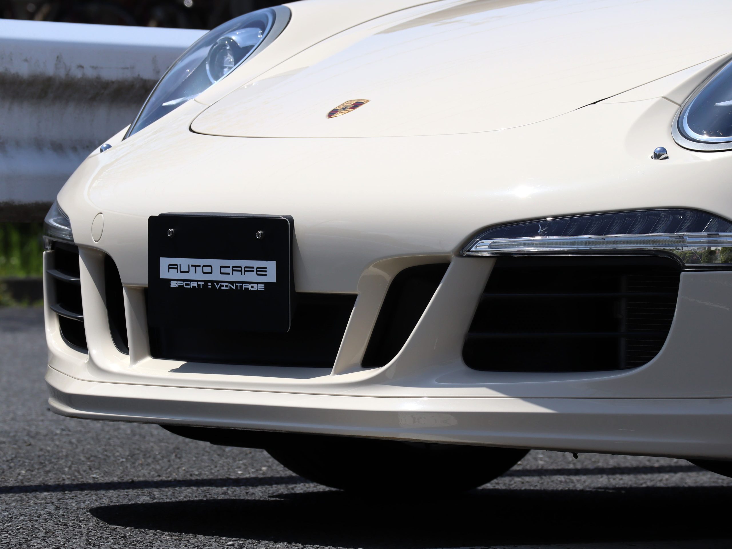 ポルシェ911カレラS カブリオレ（Type991.1）PDK<br>PTSカラー:クリームホワイト<br>エクスクルーシブマニュファクチャー<br>スポーツエグゾーストシステム<br>スポーツクロノパッケージ<br>マルチファンクションステアリング