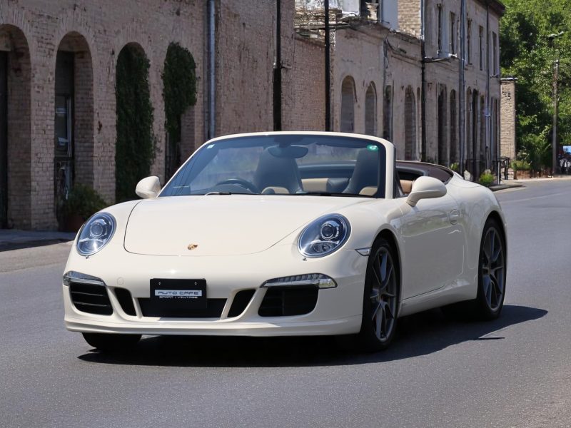 ポルシェ911カレラS カブリオレ（Type991.1）PDK<br>PTSカラー:クリームホワイト<br>エクスクルーシブマニュファクチャー<br>スポーツエグゾーストシステム<br>スポーツクロノパッケージ<br>マルチファンクションステアリング