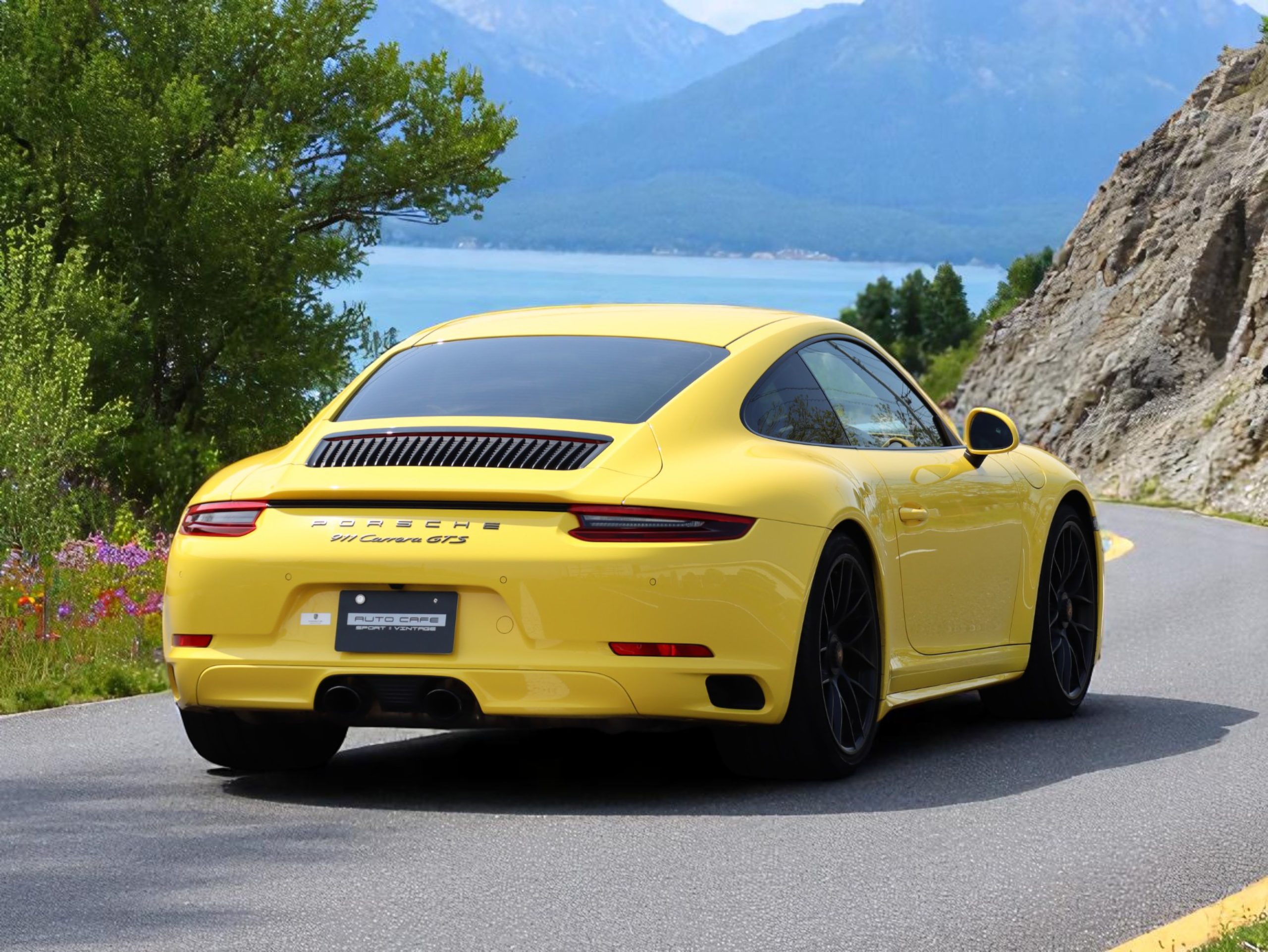 ポルシェ911カレラGTS（Type991.2）PDK<br>オプションレザーマニュファクチャー<br>フロントアクスルリフトシステム<br>アダプティブクルーズコントロール<br>PDLS+含むLEDヘッドライト<br>アダプティブスポーツシートプラス