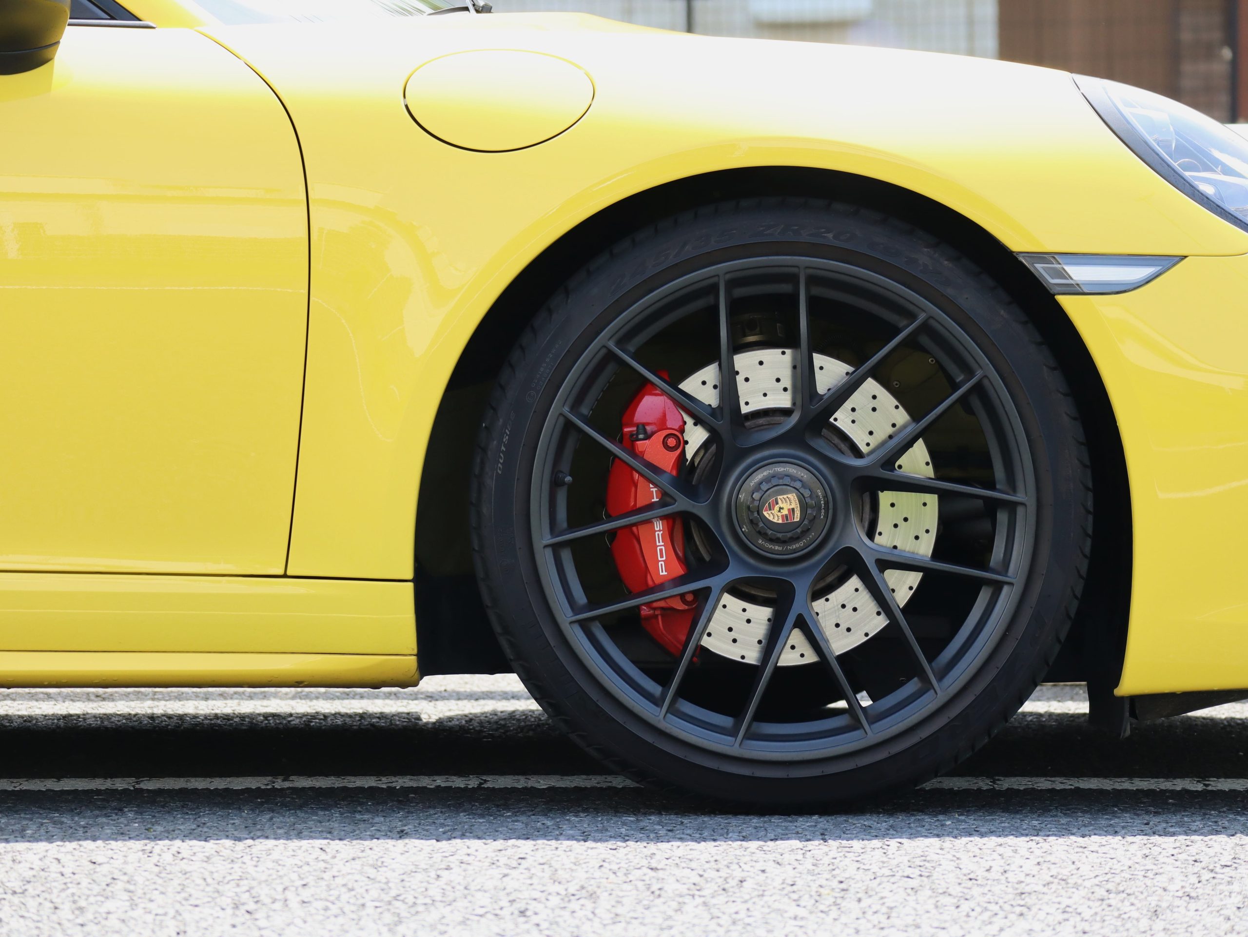 ポルシェ911カレラGTS（Type991.2）PDK<br>オプションレザーマニュファクチャー<br>フロントアクスルリフトシステム<br>アダプティブクルーズコントロール<br>PDLS+含むLEDヘッドライト<br>アダプティブスポーツシートプラス