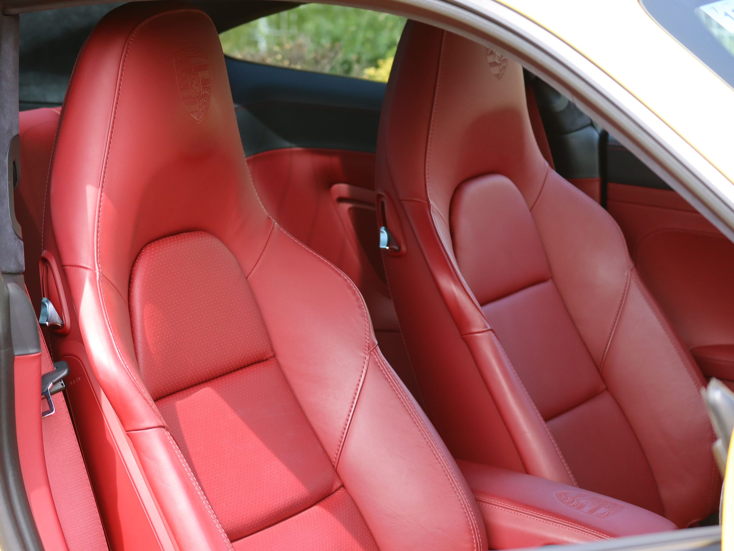 ポルシェ911カレラGTS（Type991.2）PDK<br>オプションレザーマニュファクチャー<br>フロントアクスルリフトシステム<br>アダプティブクルーズコントロール<br>PDLS+含むLEDヘッドライト<br>アダプティブスポーツシートプラス