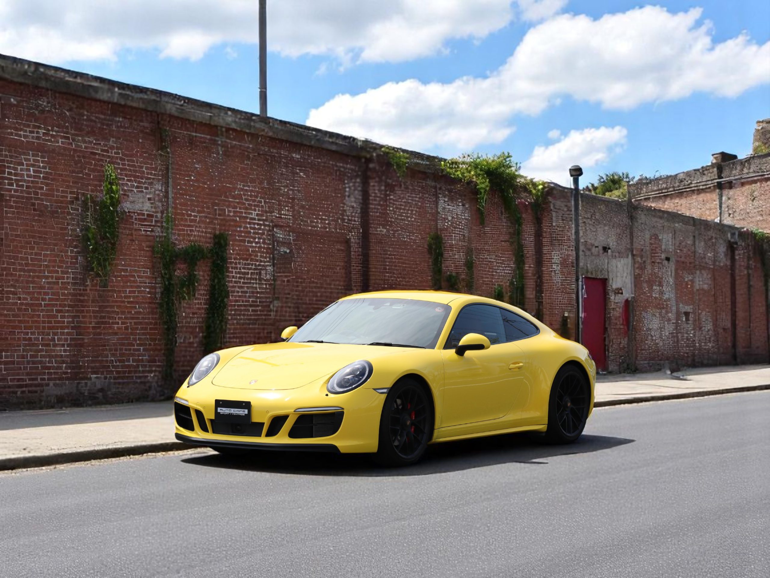ポルシェ911カレラGTS（Type991.2）PDK<br>オプションレザーマニュファクチャー<br>フロントアクスルリフトシステム<br>アダプティブクルーズコントロール<br>PDLS+含むLEDヘッドライト<br>アダプティブスポーツシートプラス