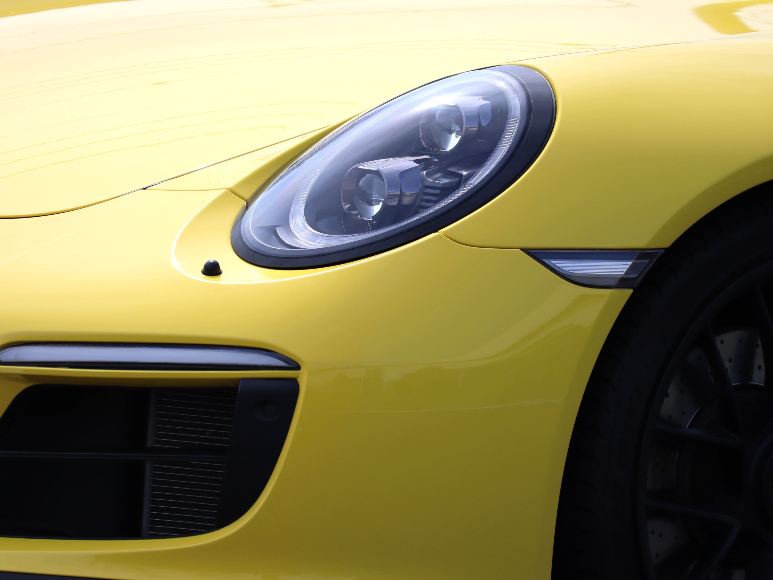 ポルシェ911カレラGTS（Type991.2）PDK<br>オプションレザーマニュファクチャー<br>フロントアクスルリフトシステム<br>アダプティブクルーズコントロール<br>PDLS+含むLEDヘッドライト<br>アダプティブスポーツシートプラス