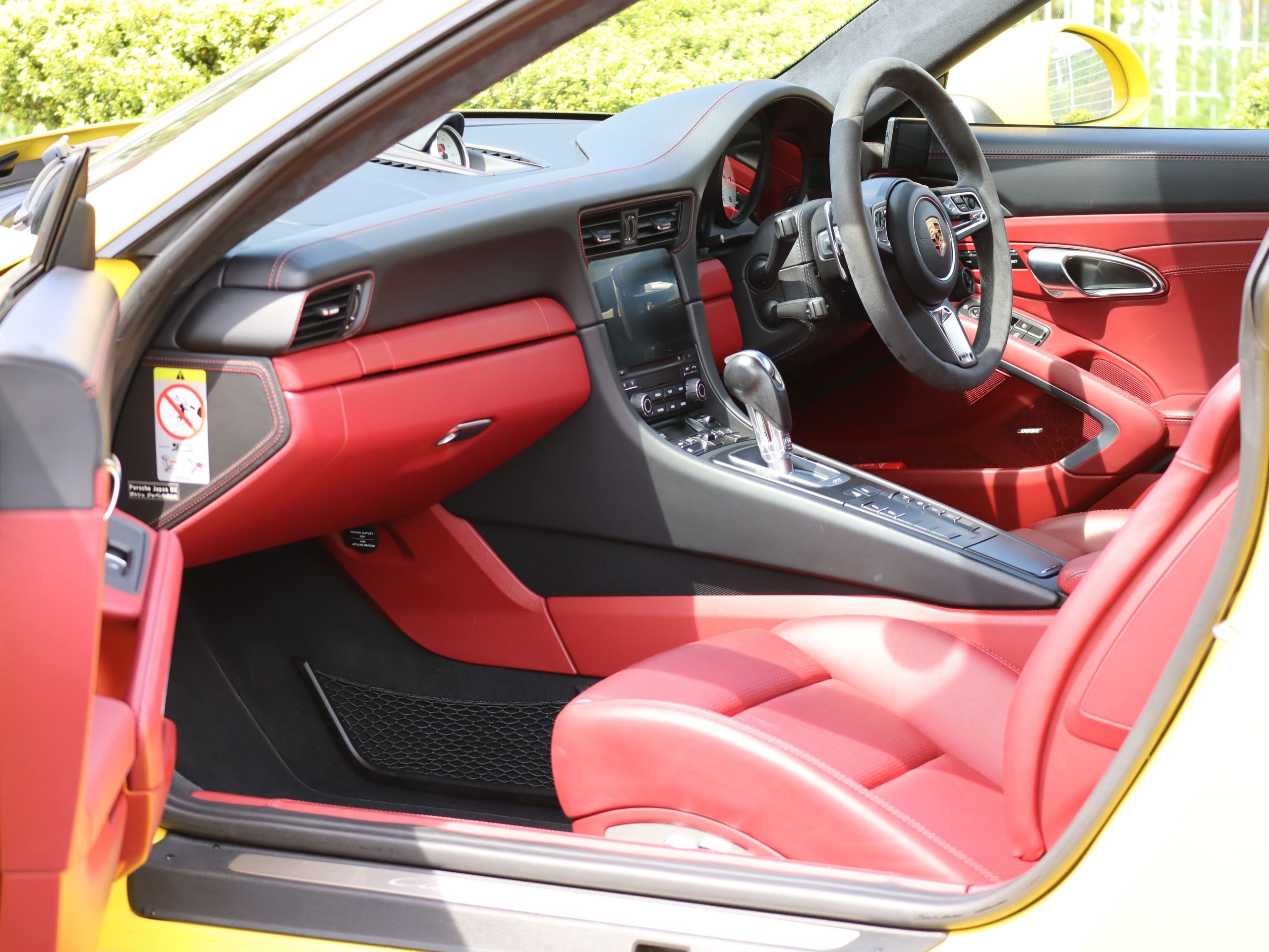 ポルシェ911カレラGTS（Type991.2）PDK<br>オプションレザーマニュファクチャー<br>フロントアクスルリフトシステム<br>アダプティブクルーズコントロール<br>PDLS+含むLEDヘッドライト<br>アダプティブスポーツシートプラス