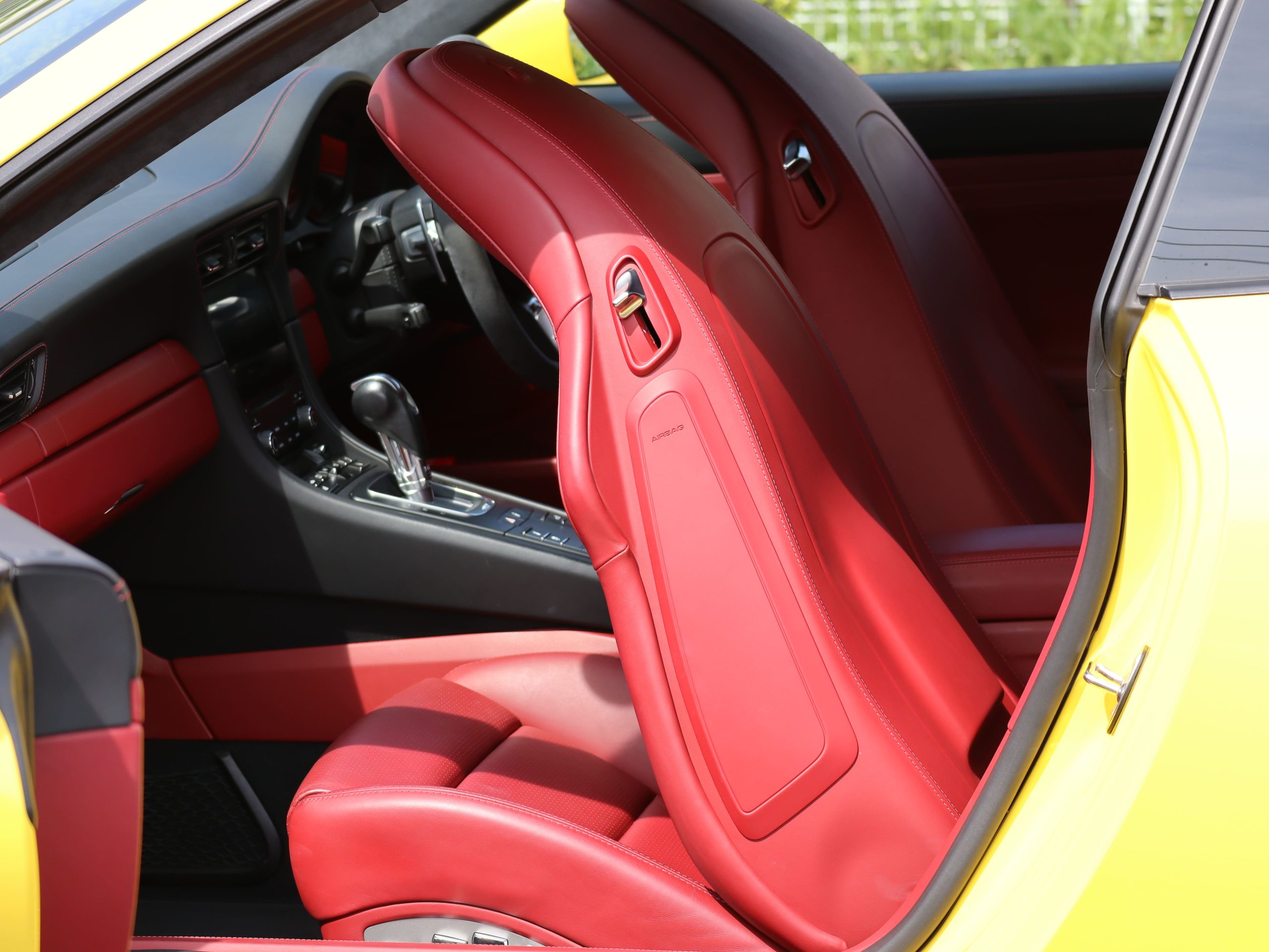 ポルシェ911カレラGTS（Type991.2）PDK<br>オプションレザーマニュファクチャー<br>フロントアクスルリフトシステム<br>アダプティブクルーズコントロール<br>PDLS+含むLEDヘッドライト<br>アダプティブスポーツシートプラス