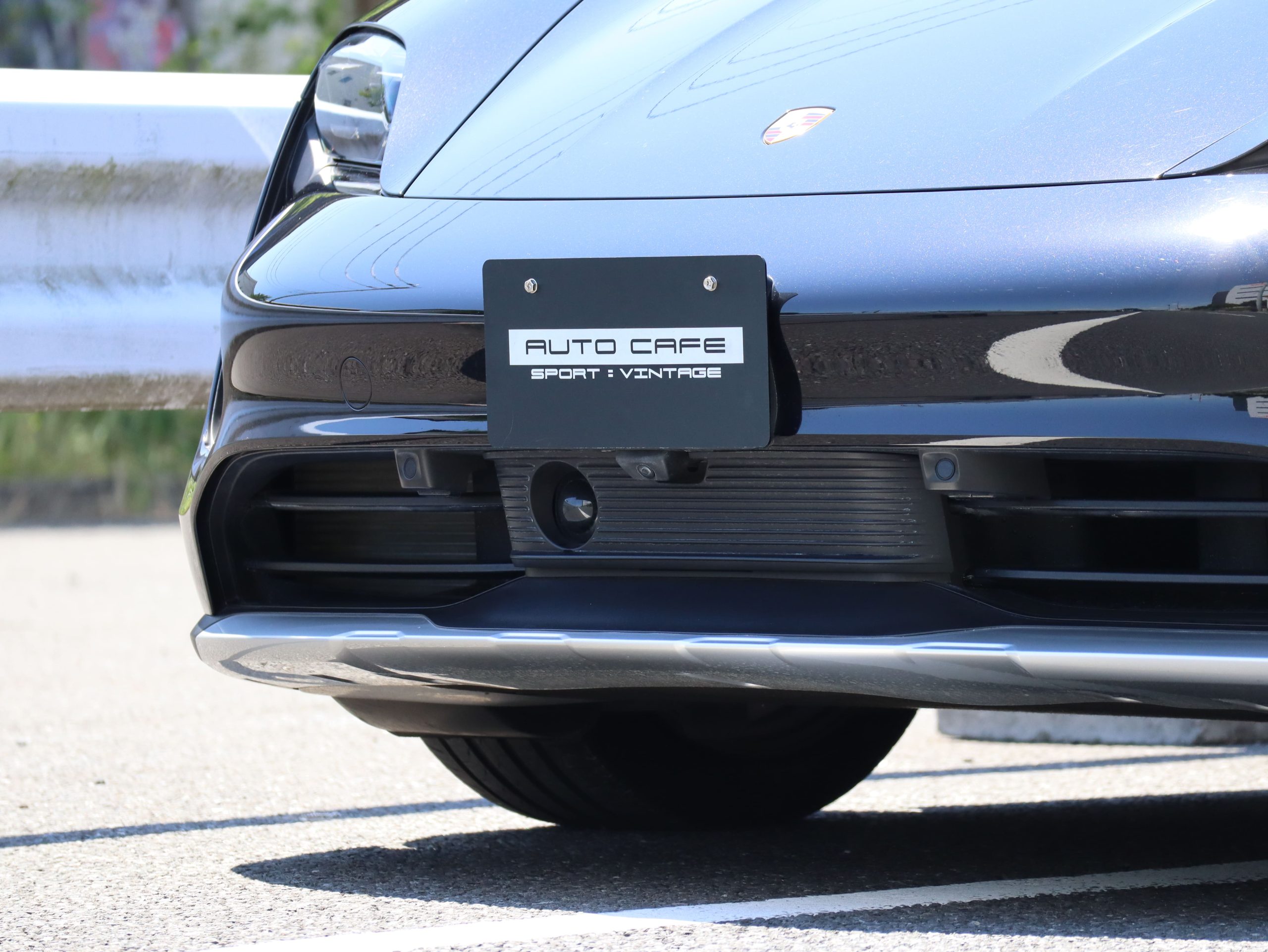タイカン4クロスツーリスモ（E-Performance）<br>エレクトリックスポーツサウンド<br>固定式パノラミックガラスルーフ<br>PDLS+含むLEDヘッドライト<br>BOSEサラウンドサウンドシステム<br>ターボSエアロデザインホイール