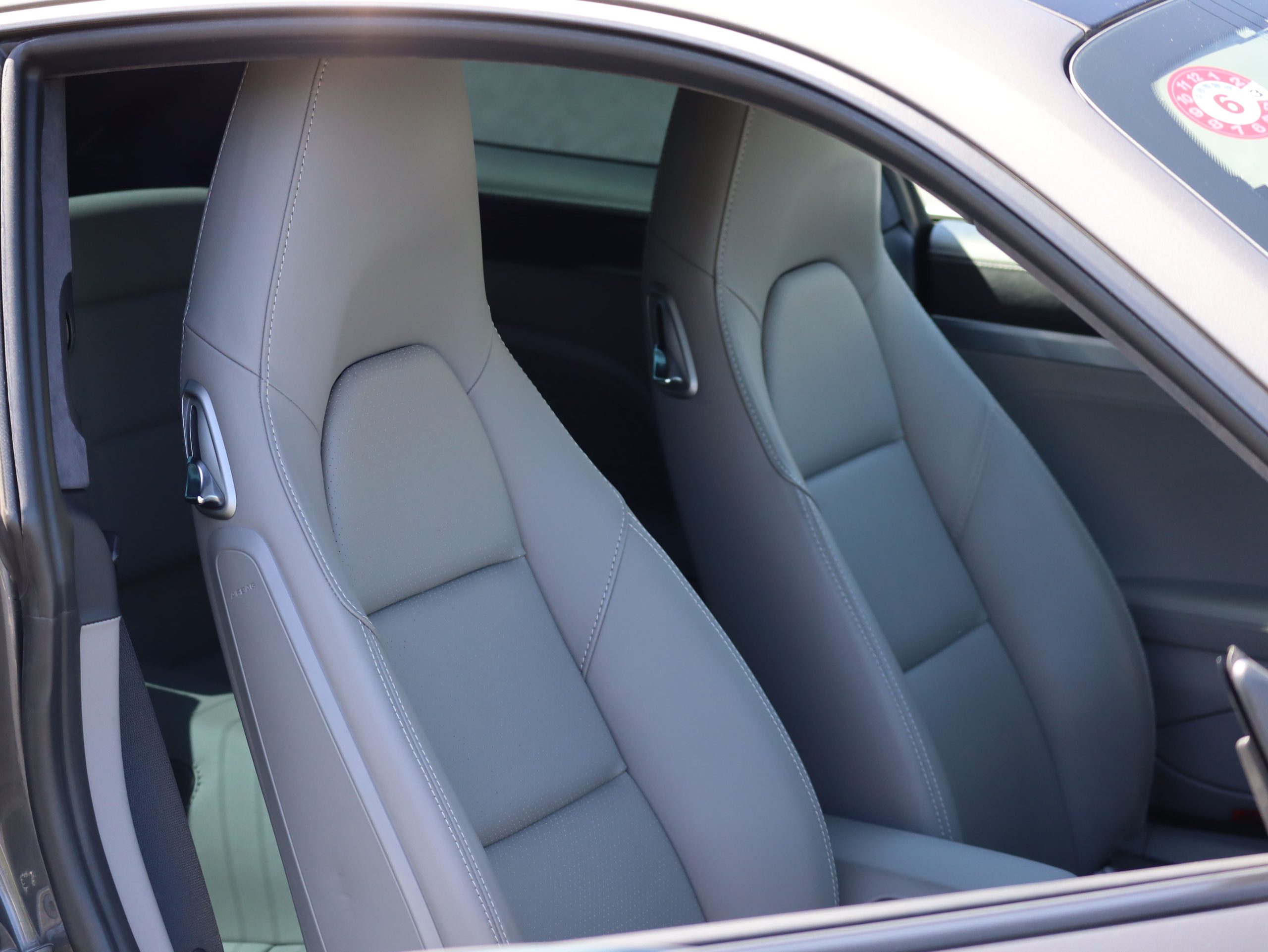 ポルシェ911カレラS（Type991.1）PDK<br>電動ガラスサンルーフシステム<br>ツートンレザーインテリア<br>スポーツエグゾーストシステム<br>