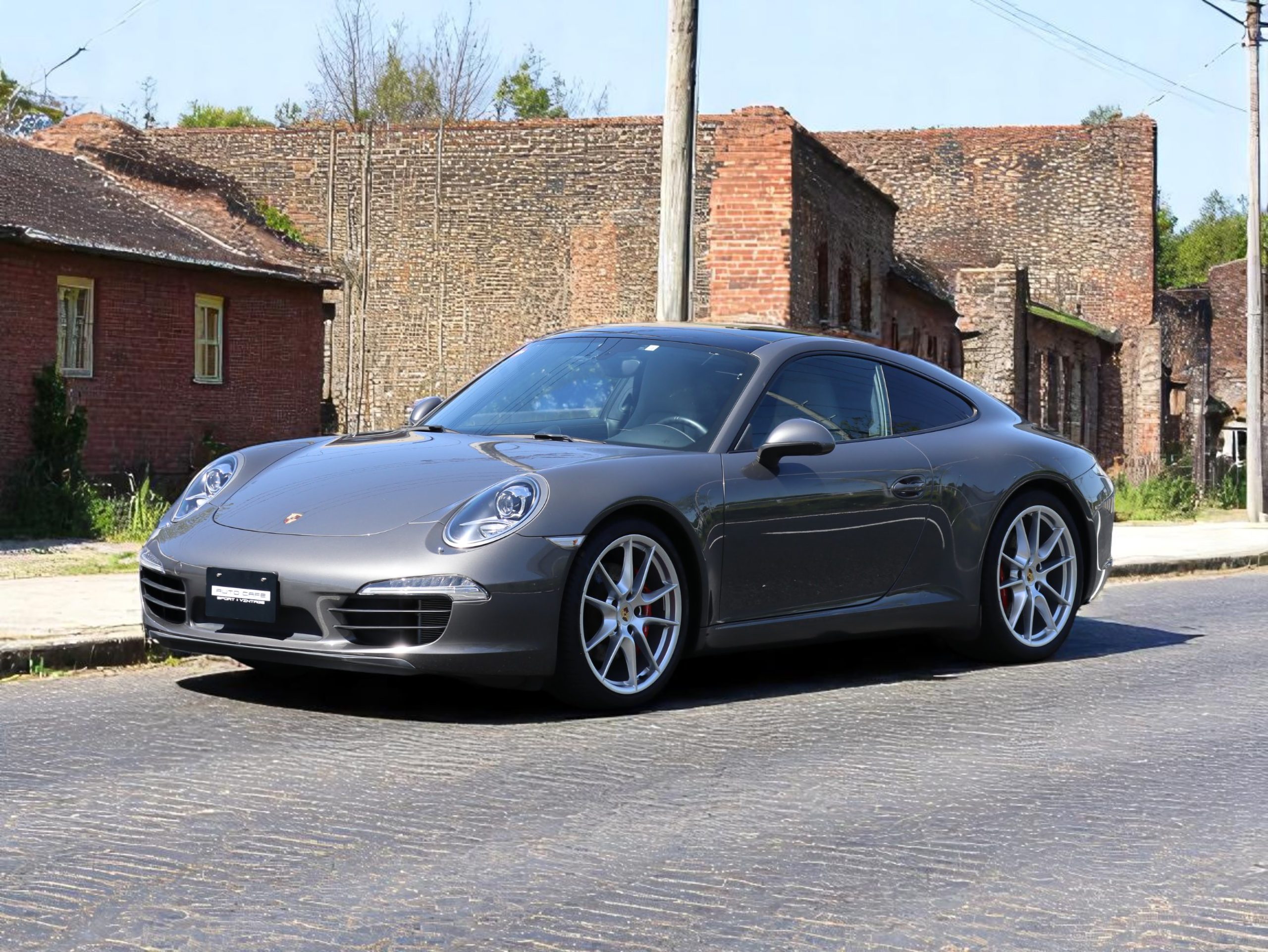 ポルシェ911カレラS（Type991.1）PDK<br>電動ガラスサンルーフシステム<br>ツートンレザーインテリア<br>スポーツエグゾーストシステム<br>