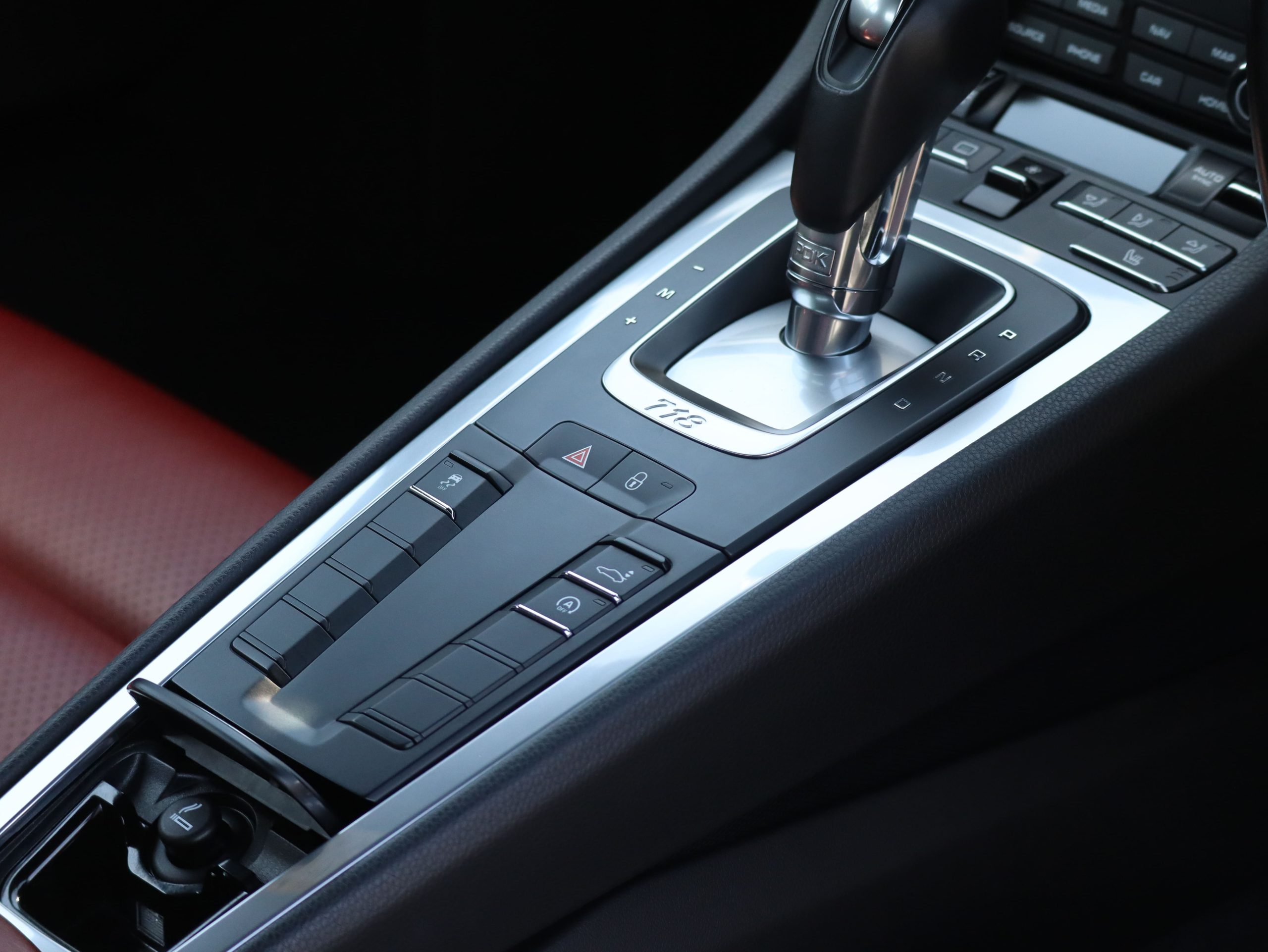 718ケイマン（Type982）PDK<br>スポーツクロノパッケージ<br>ツートンレザーパッケージ<br>ガンメタ仕上げTWSホイール20インチ<br>BOSEサラウンドサウンドシステム