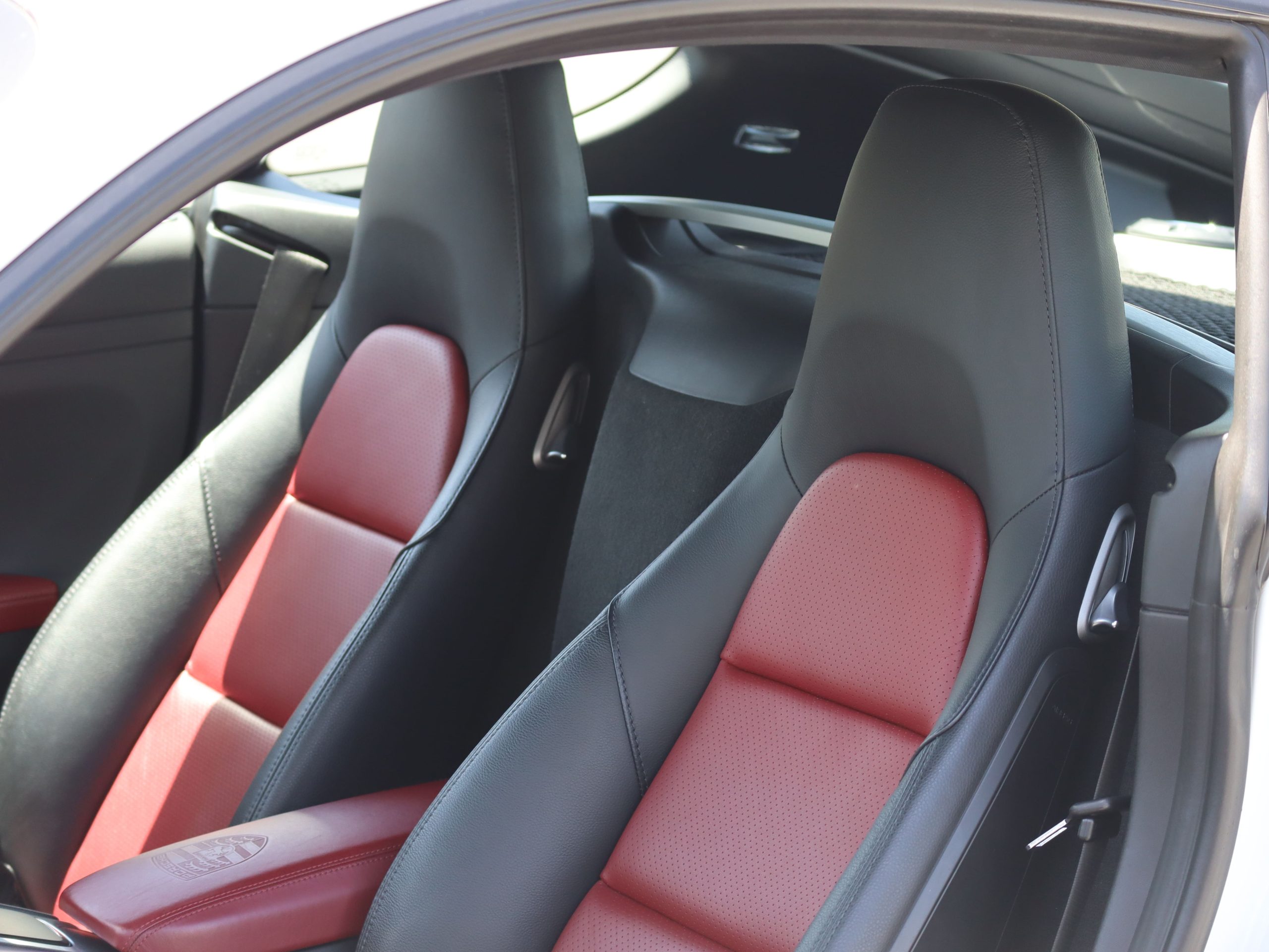 718ケイマン（Type982）PDK<br>スポーツクロノパッケージ<br>ツートンレザーパッケージ<br>ガンメタ仕上げTWSホイール20インチ<br>BOSEサラウンドサウンドシステム