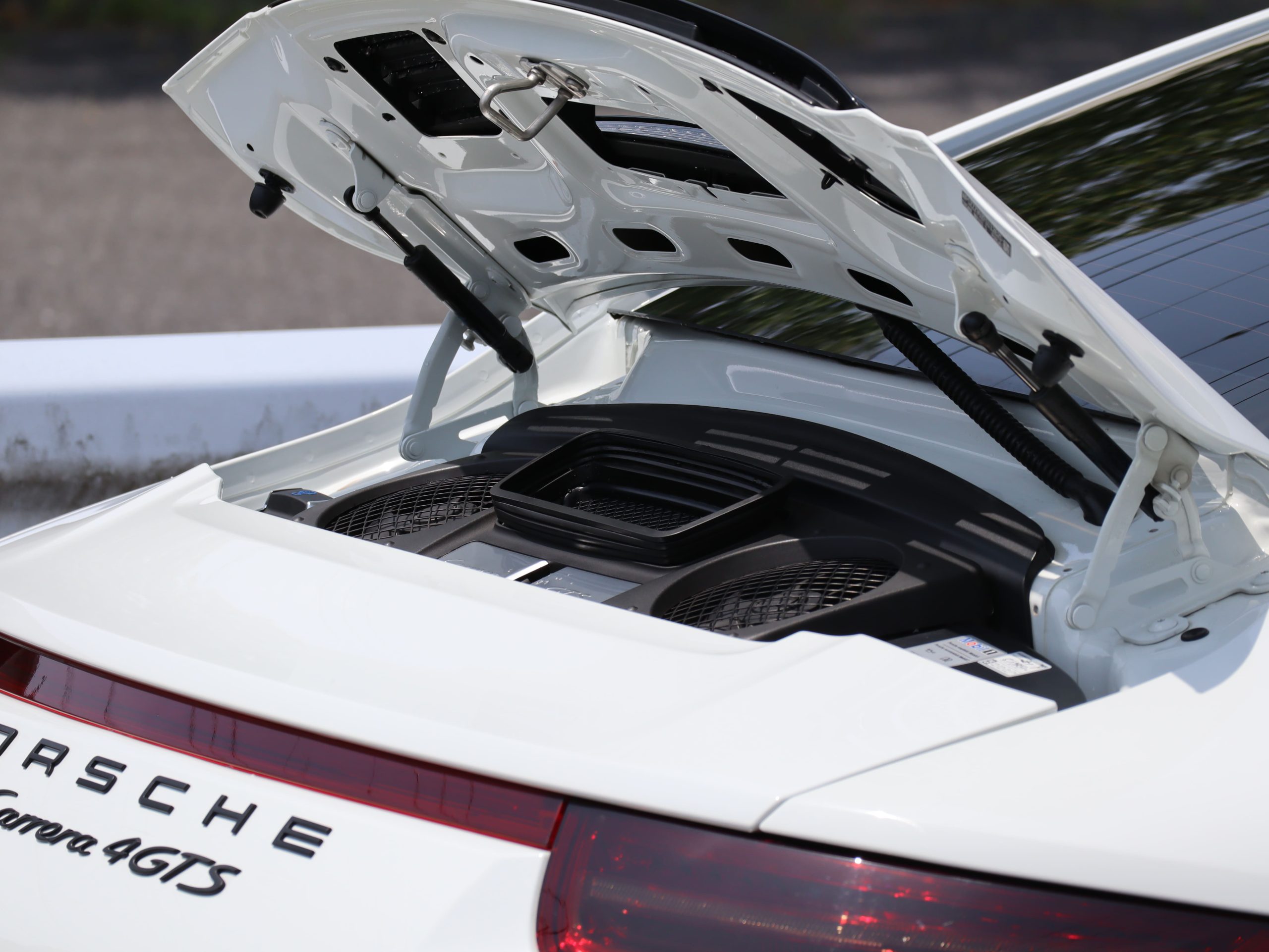 ★ポルシェ911カレラ4GTS（Type991.1）PDK<br>ダイナミックシャシーコントロール（PDCC）<br>スポーツクロノパッケージ<br>スポーツエグゾーストシステム<br>スポーツデザインドアミラー<br>センターロック式ターボSホイール