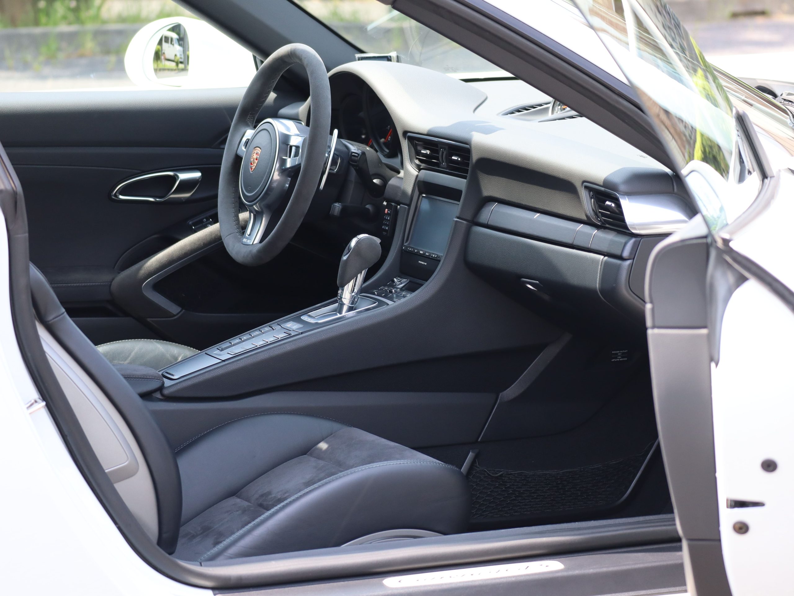 ★ポルシェ911カレラ4GTS（Type991.1）PDK<br>ダイナミックシャシーコントロール（PDCC）<br>スポーツクロノパッケージ<br>スポーツエグゾーストシステム<br>スポーツデザインドアミラー<br>センターロック式ターボSホイール