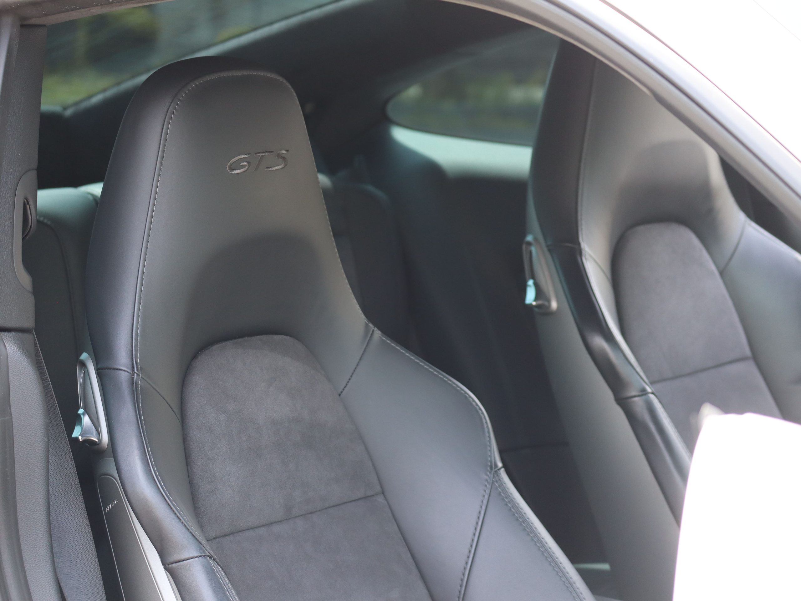 ★ポルシェ911カレラ4GTS（Type991.1）PDK<br>ダイナミックシャシーコントロール（PDCC）<br>スポーツクロノパッケージ<br>スポーツエグゾーストシステム<br>スポーツデザインドアミラー<br>センターロック式ターボSホイール