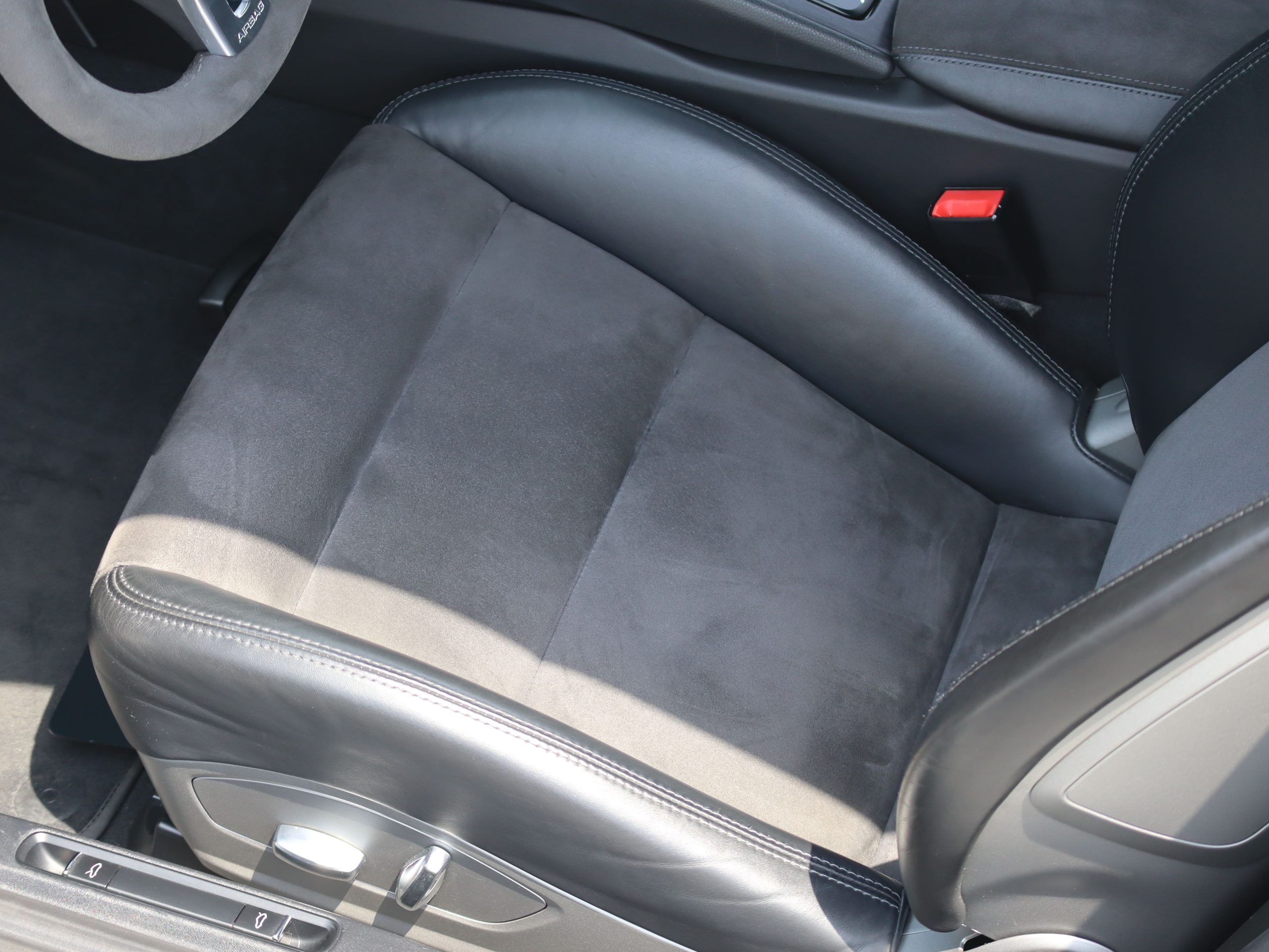 ★ポルシェ911カレラ4GTS（Type991.1）PDK<br>ダイナミックシャシーコントロール（PDCC）<br>スポーツクロノパッケージ<br>スポーツエグゾーストシステム<br>スポーツデザインドアミラー<br>センターロック式ターボSホイール
