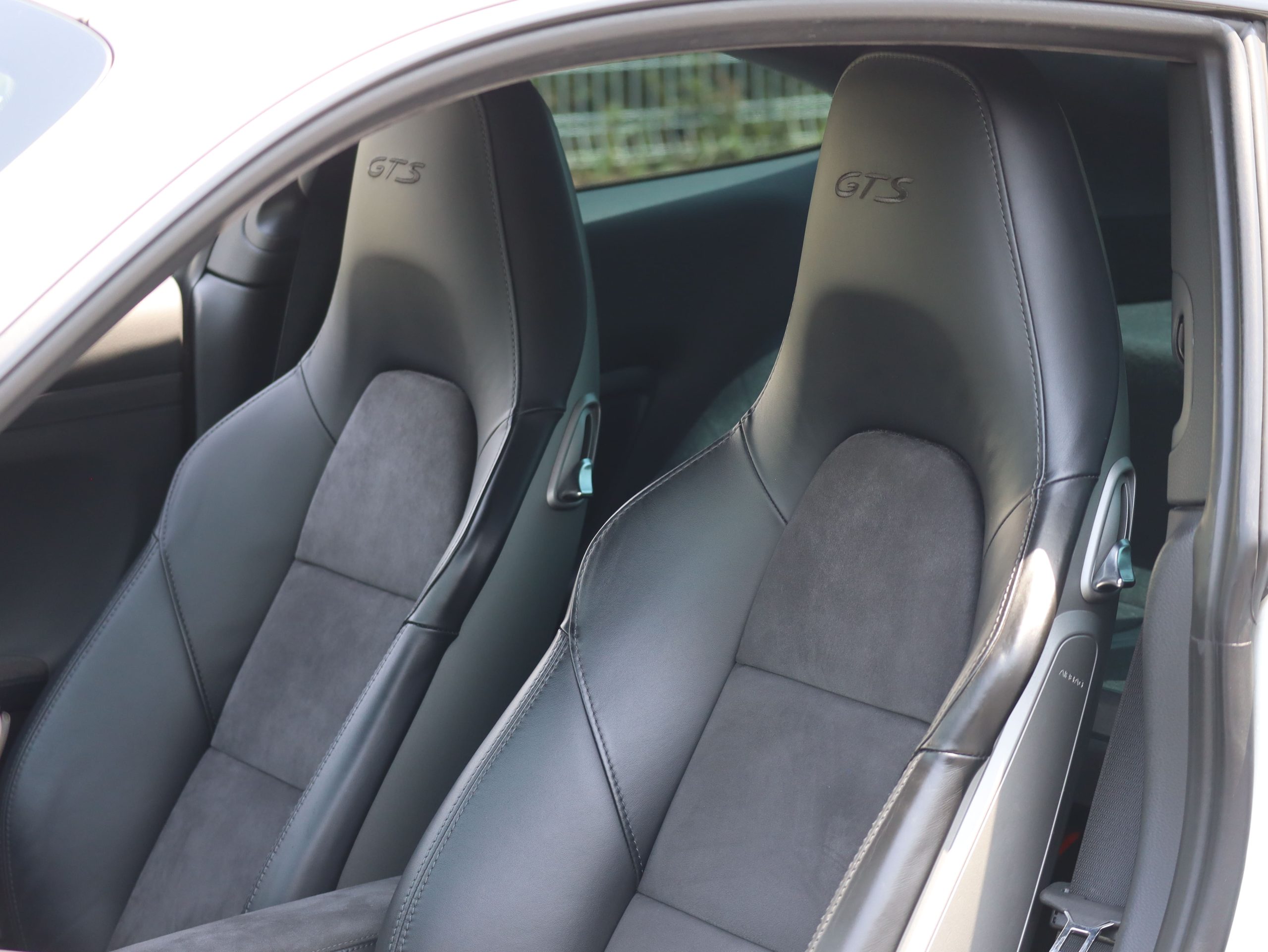 ★ポルシェ911カレラ4GTS（Type991.1）PDK<br>ダイナミックシャシーコントロール（PDCC）<br>スポーツクロノパッケージ<br>スポーツエグゾーストシステム<br>スポーツデザインドアミラー<br>センターロック式ターボSホイール