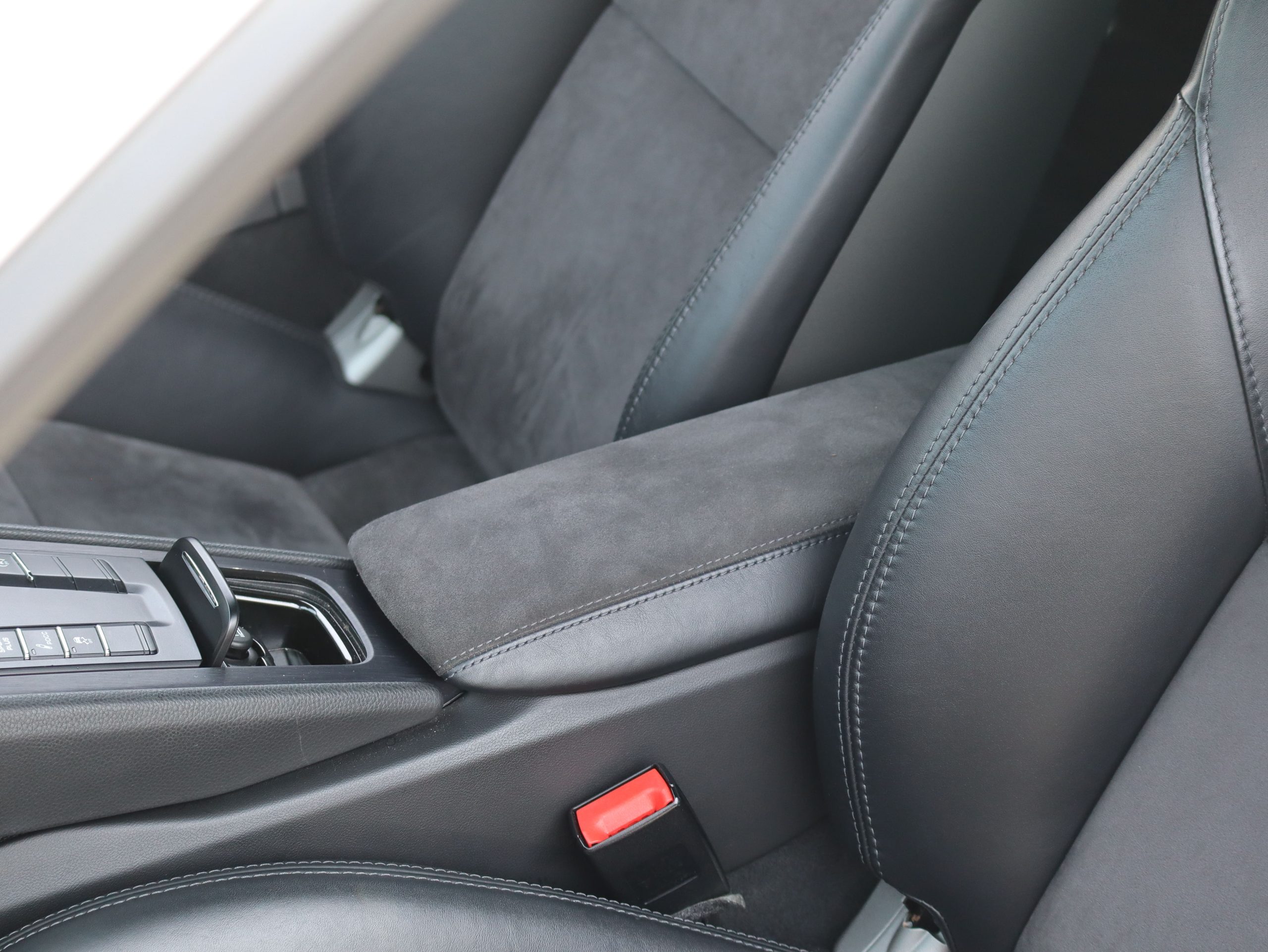 ★ポルシェ911カレラ4GTS（Type991.1）PDK<br>ダイナミックシャシーコントロール（PDCC）<br>スポーツクロノパッケージ<br>スポーツエグゾーストシステム<br>スポーツデザインドアミラー<br>センターロック式ターボSホイール