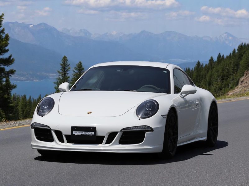 ポルシェ911カレラ4GTS（Type991.1）PDK<br>ダイナミックシャシーコントロール（PDCC）<br>スポーツクロノパッケージ<br>スポーツエグゾーストシステム<br>スポーツデザインドアミラー<br>センターロック式ターボSホイール