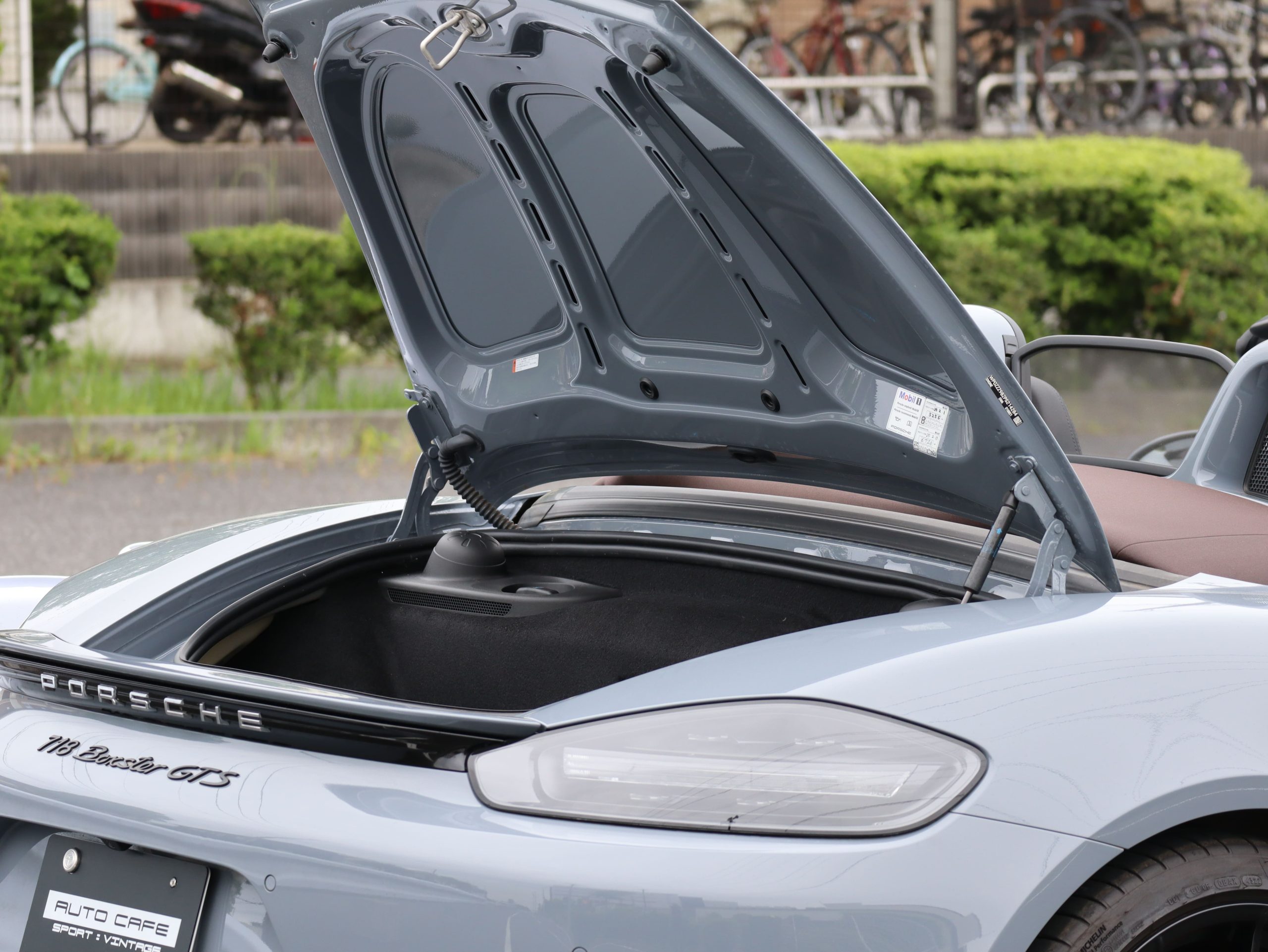 ポルシェ718ボクスターGTS4.0（Type982）6MT<br>スポーツクロノパッケージ<br>スポーツエグゾーストシステム<br>ヒーター付きGTステアリング<br>PDLS+含むLEDヘッドライト<br><br>20インチ718Sportホイール