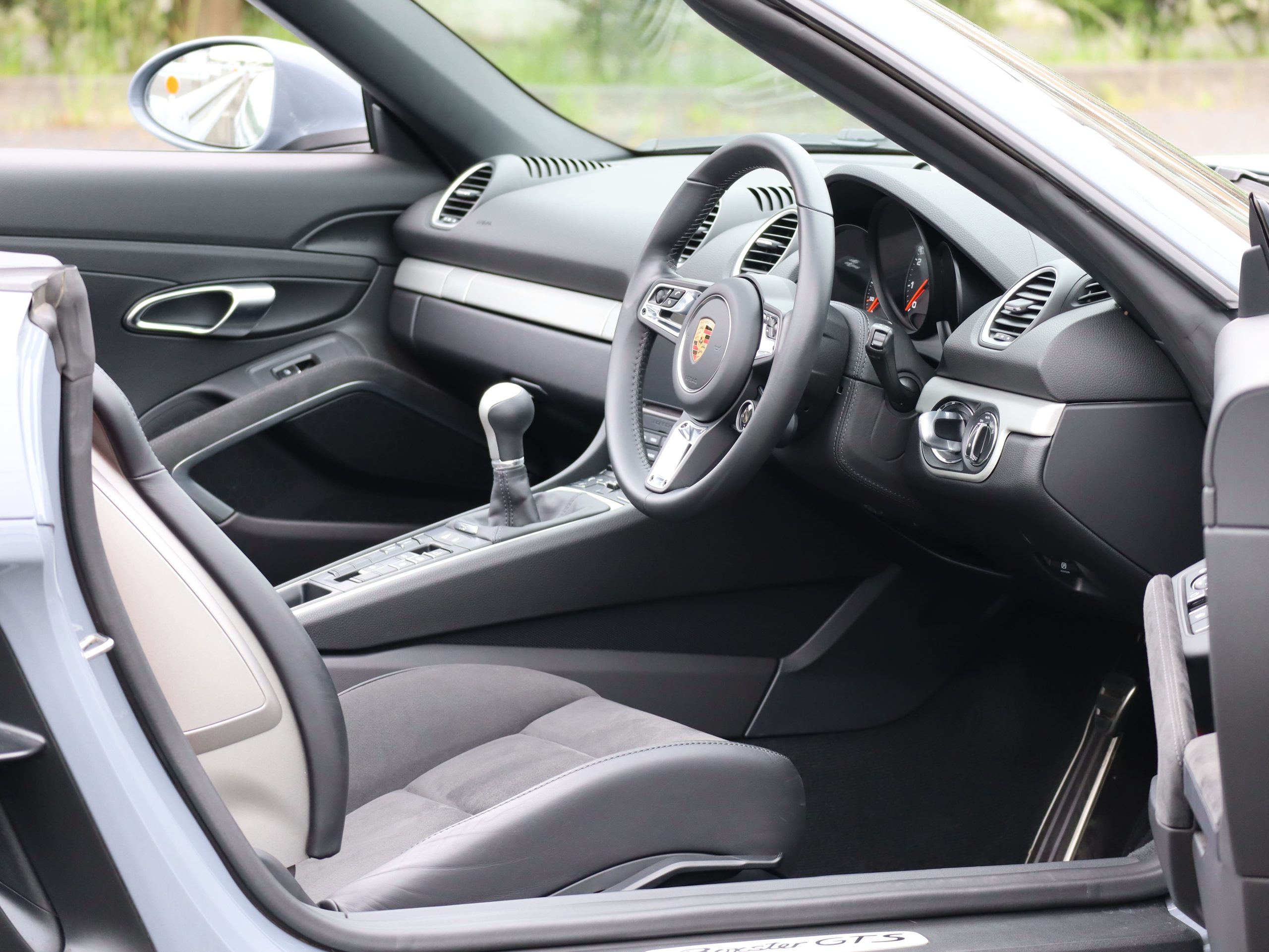 ポルシェ718ボクスターGTS4.0（Type982）6MT<br>スポーツクロノパッケージ<br>スポーツエグゾーストシステム<br>ヒーター付きGTステアリング<br>PDLS+含むLEDヘッドライト<br><br>20インチ718Sportホイール