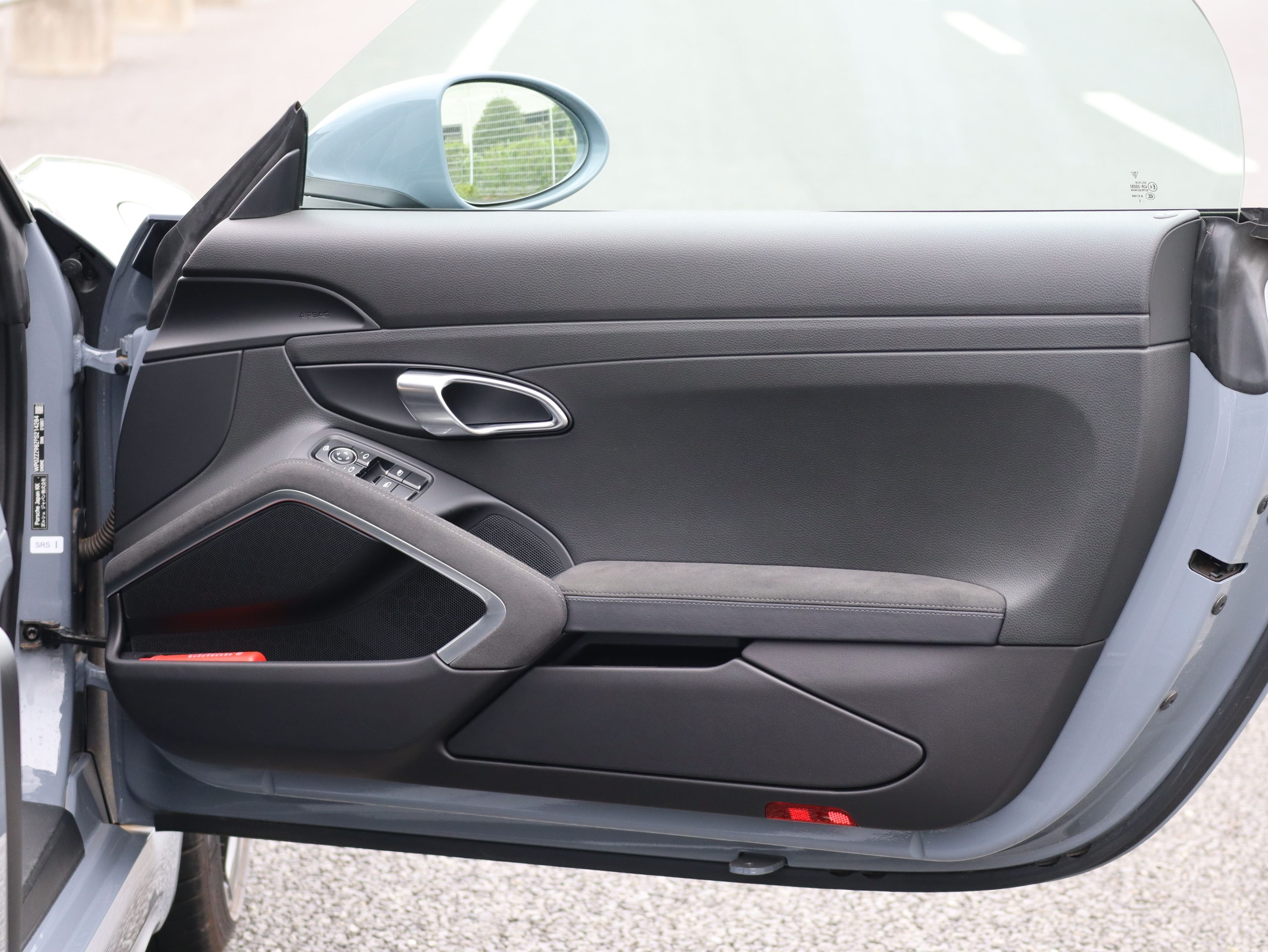 ポルシェ718ボクスターGTS4.0（Type982）6MT<br>スポーツクロノパッケージ<br>スポーツエグゾーストシステム<br>ヒーター付きGTステアリング<br>PDLS+含むLEDヘッドライト<br><br>20インチ718Sportホイール