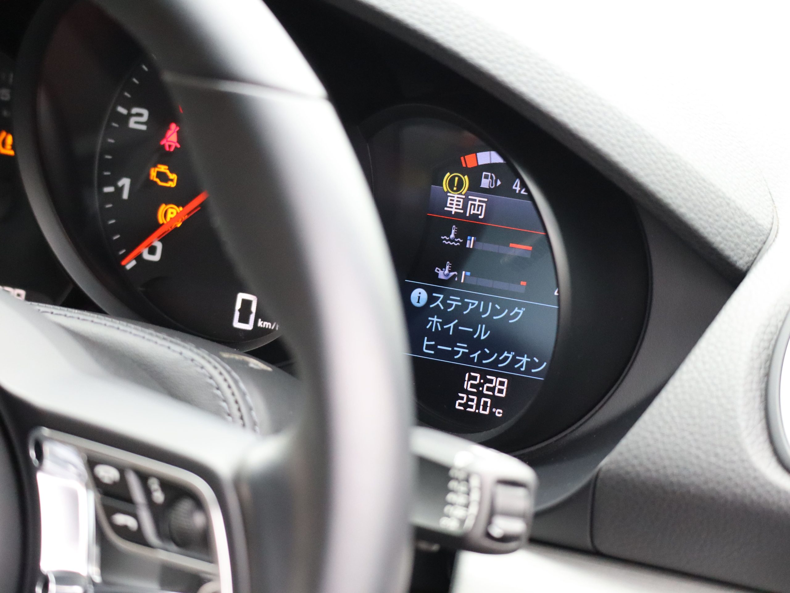 ポルシェ718ボクスターGTS4.0（Type982）6MT<br>スポーツクロノパッケージ<br>スポーツエグゾーストシステム<br>ヒーター付きGTステアリング<br>PDLS+含むLEDヘッドライト<br><br>20インチ718Sportホイール